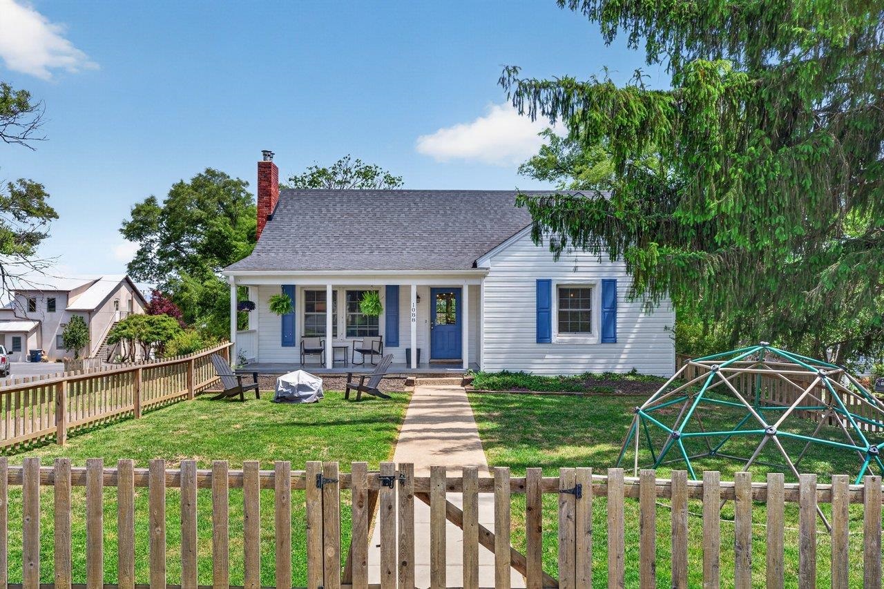 1088 COLLEGE AVE, HARRISONBURG, Virginia 22801, 6 Bedrooms Bedrooms, ,4 BathroomsBathrooms,Residential,1088 COLLEGE AVE,676991 MLS # 676991 1088 COLLEGE AVE, HARRISONBURG, Virginia 22801, 6 Bedrooms Bedrooms, ,4 BathroomsBathrooms,Residential,1088 COLLEGE AVE,676991 MLS # 676991