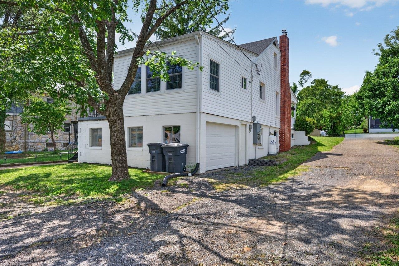1088 COLLEGE AVE, HARRISONBURG, Virginia 22801, 6 Bedrooms Bedrooms, ,4 BathroomsBathrooms,Residential,1088 COLLEGE AVE,676991 MLS # 676991 1088 COLLEGE AVE, HARRISONBURG, Virginia 22801, 6 Bedrooms Bedrooms, ,4 BathroomsBathrooms,Residential,1088 COLLEGE AVE,676991 MLS # 676991