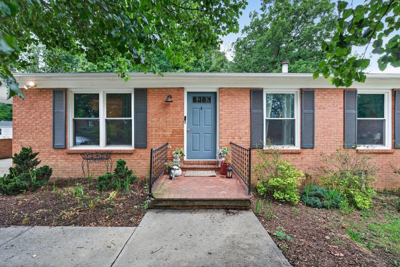 108 BRIARWOOD CIR, STAUNTON, Virginia 24401, 3 Bedrooms Bedrooms, ,2 BathroomsBathrooms,Residential,108 BRIARWOOD CIR,677549 MLS # 677549 108 BRIARWOOD CIR, STAUNTON, Virginia 24401, 3 Bedrooms Bedrooms, ,2 BathroomsBathrooms,Residential,108 BRIARWOOD CIR,677549 MLS # 677549