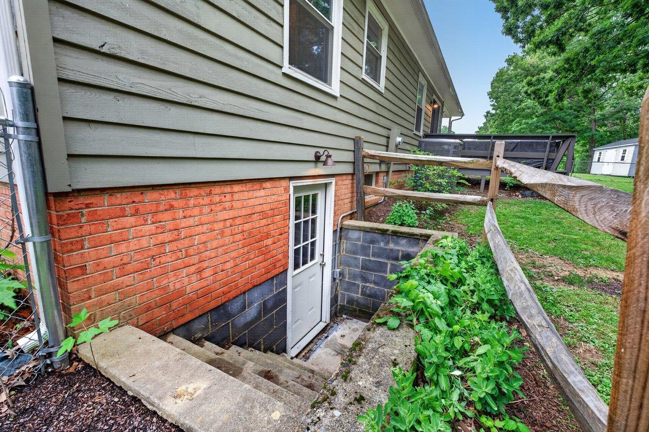 108 BRIARWOOD CIR, STAUNTON, Virginia 24401, 3 Bedrooms Bedrooms, ,2 BathroomsBathrooms,Residential,108 BRIARWOOD CIR,677549 MLS # 677549 108 BRIARWOOD CIR, STAUNTON, Virginia 24401, 3 Bedrooms Bedrooms, ,2 BathroomsBathrooms,Residential,108 BRIARWOOD CIR,677549 MLS # 677549