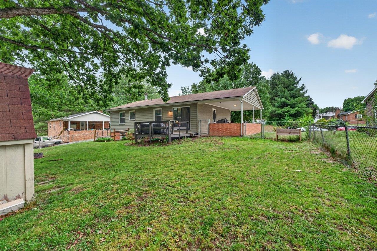 108 BRIARWOOD CIR, STAUNTON, Virginia 24401, 3 Bedrooms Bedrooms, ,2 BathroomsBathrooms,Residential,108 BRIARWOOD CIR,677549 MLS # 677549 108 BRIARWOOD CIR, STAUNTON, Virginia 24401, 3 Bedrooms Bedrooms, ,2 BathroomsBathrooms,Residential,108 BRIARWOOD CIR,677549 MLS # 677549