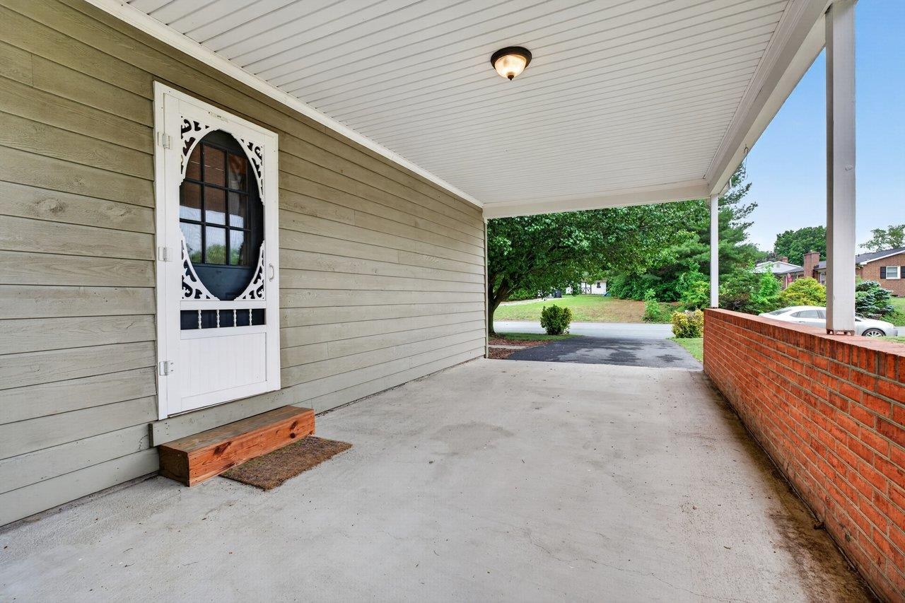 108 BRIARWOOD CIR, STAUNTON, Virginia 24401, 3 Bedrooms Bedrooms, ,2 BathroomsBathrooms,Residential,108 BRIARWOOD CIR,677549 MLS # 677549 108 BRIARWOOD CIR, STAUNTON, Virginia 24401, 3 Bedrooms Bedrooms, ,2 BathroomsBathrooms,Residential,108 BRIARWOOD CIR,677549 MLS # 677549