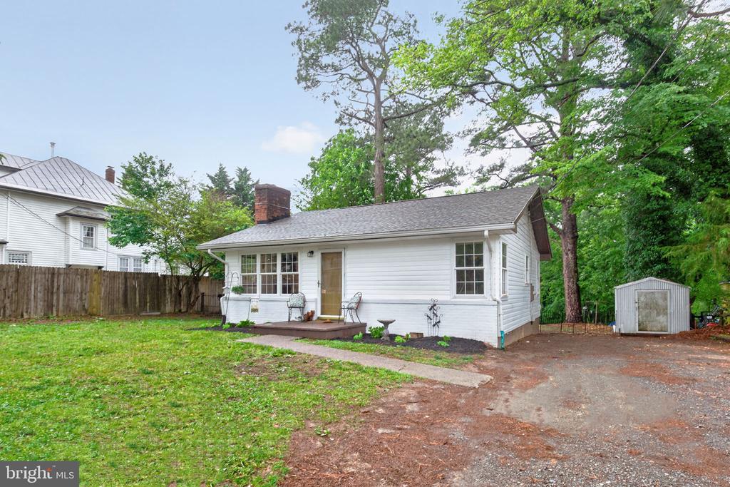 415 S MAIN ST, GORDONSVILLE, Virginia 22942, 2 Bedrooms Bedrooms, ,1 BathroomBathrooms,Residential,415 S MAIN ST,VAOR2014280 MLS # VAOR2014280