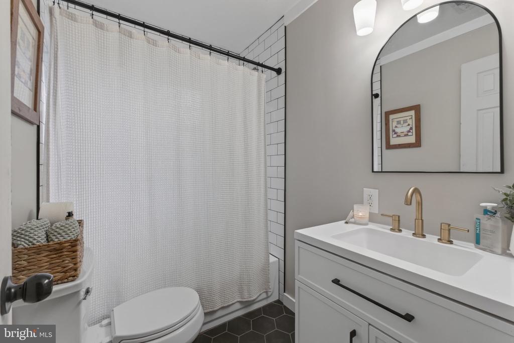 415 S MAIN ST, GORDONSVILLE, Virginia 22942, 2 Bedrooms Bedrooms, ,1 BathroomBathrooms,Residential,415 S MAIN ST,VAOR2014280 MLS # VAOR2014280