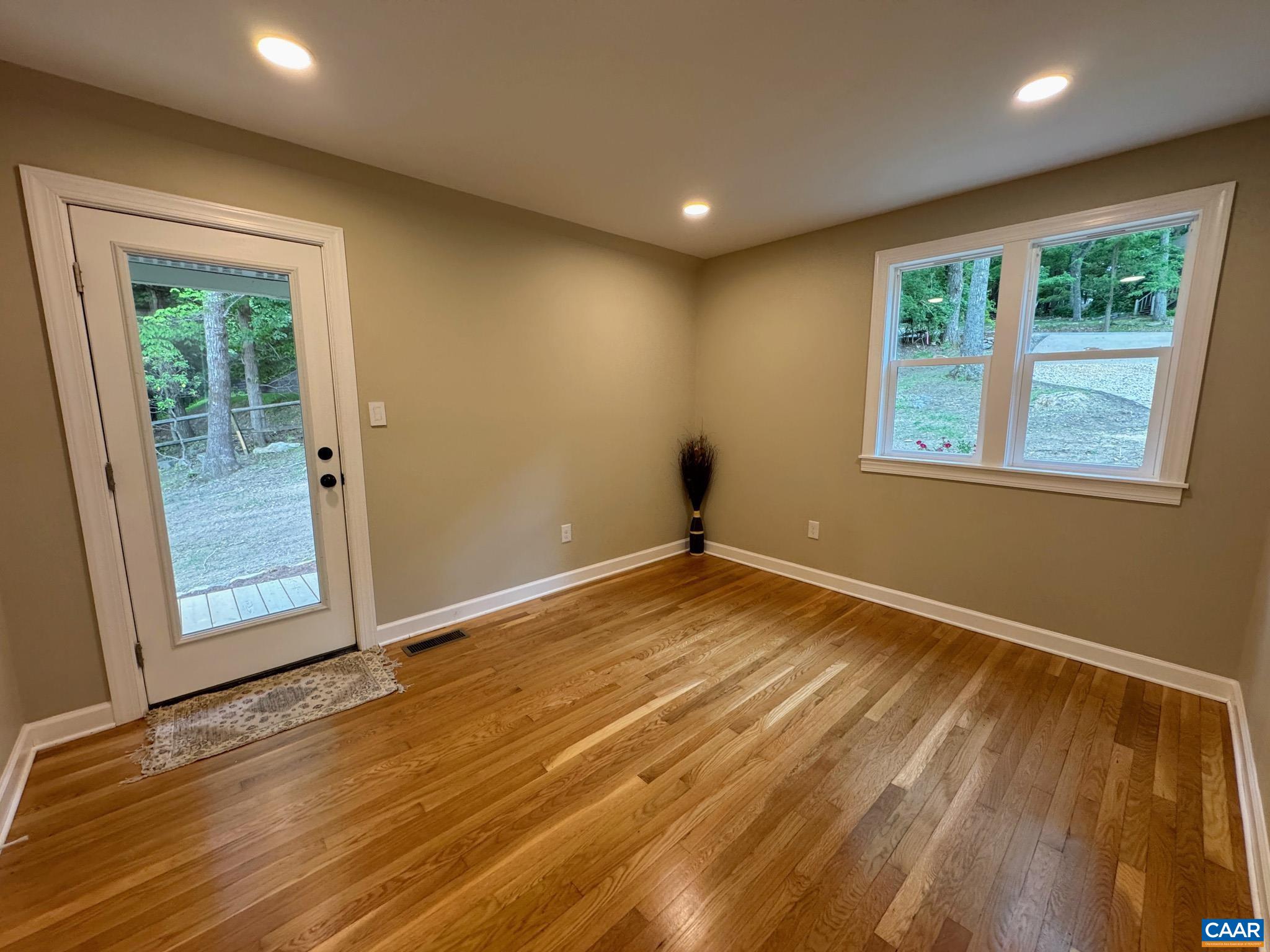 Side door entry, lots of natural light. Side door entry, lots of natural light.