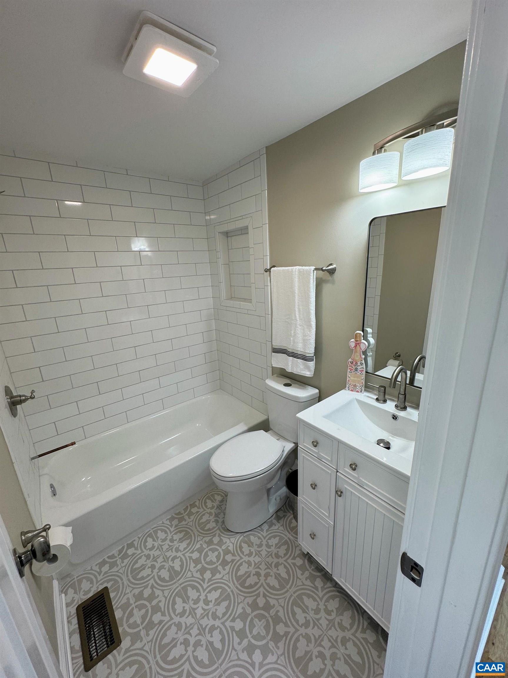 ... Custom Tile, Vanity & Fixtures ... Custom Tile, Vanity & Fixtures