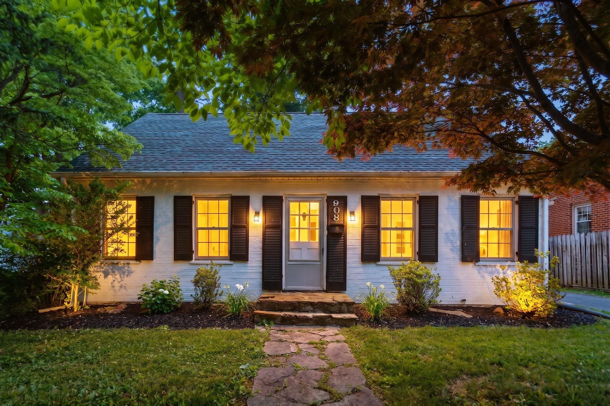 908 LYNDHURST RD, WAYNESBORO, Virginia 22980, 3 Bedrooms Bedrooms, ,2 BathroomsBathrooms,Residential,Charming Cape,908 LYNDHURST RD,676850 MLS # 676850