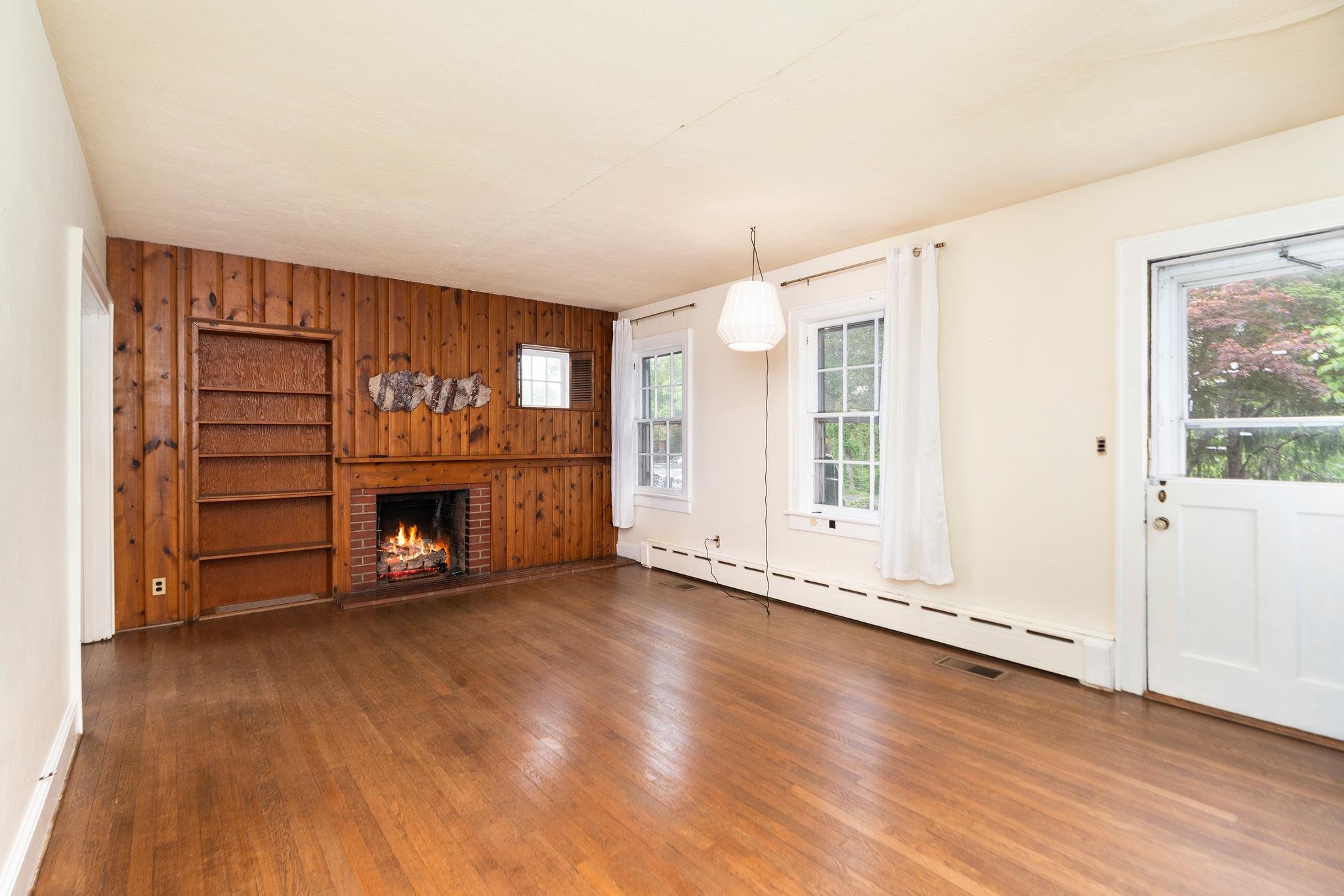 908 LYNDHURST RD, WAYNESBORO, Virginia 22980, 3 Bedrooms Bedrooms, ,2 BathroomsBathrooms,Residential,Charming Cape,908 LYNDHURST RD,676850 MLS # 676850
