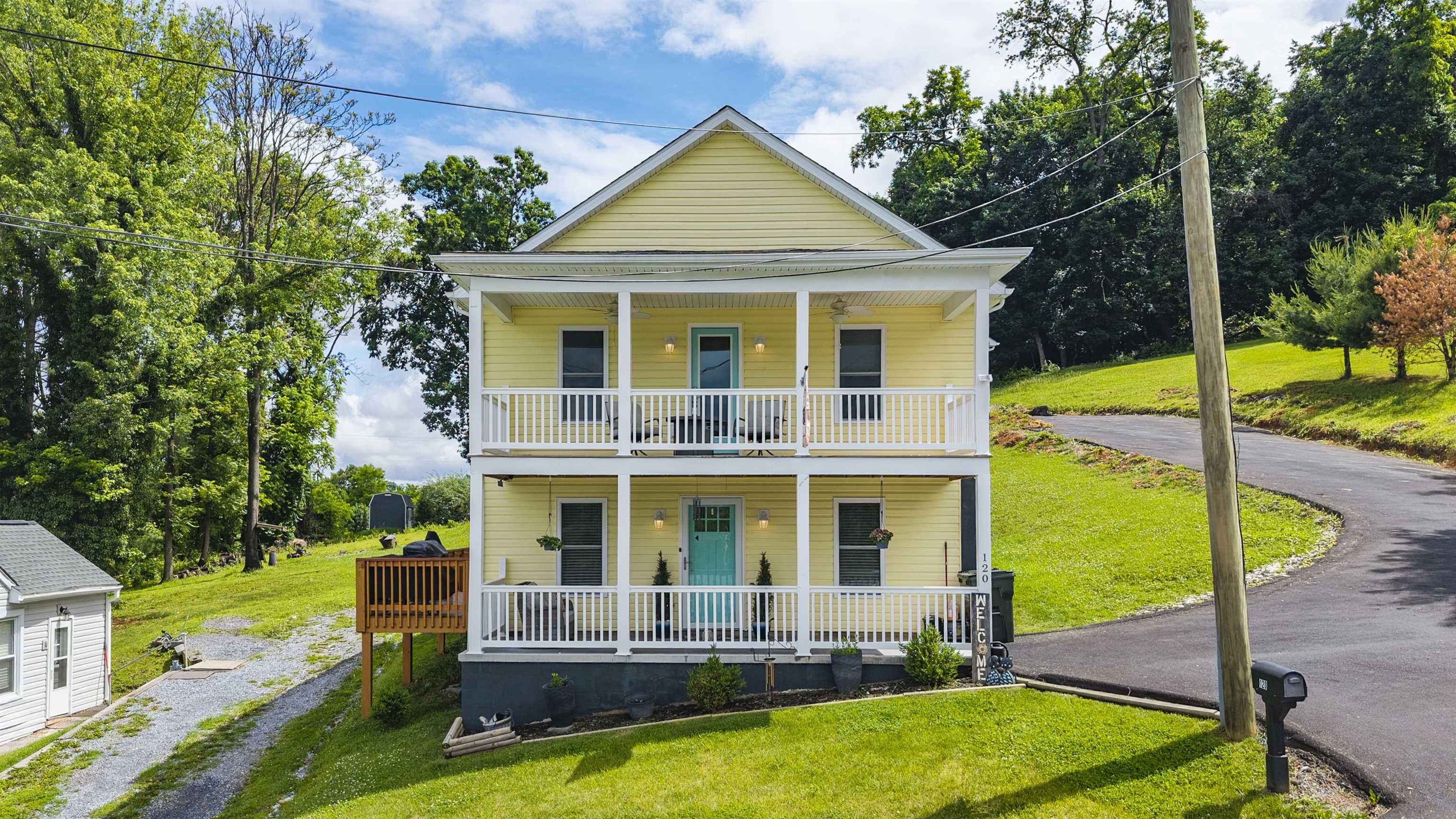 120 W GAY ST, STAUNTON, Virginia 24401, 3 Bedrooms Bedrooms, ,2 BathroomsBathrooms,Residential,120 W GAY ST,677571 MLS # 677571