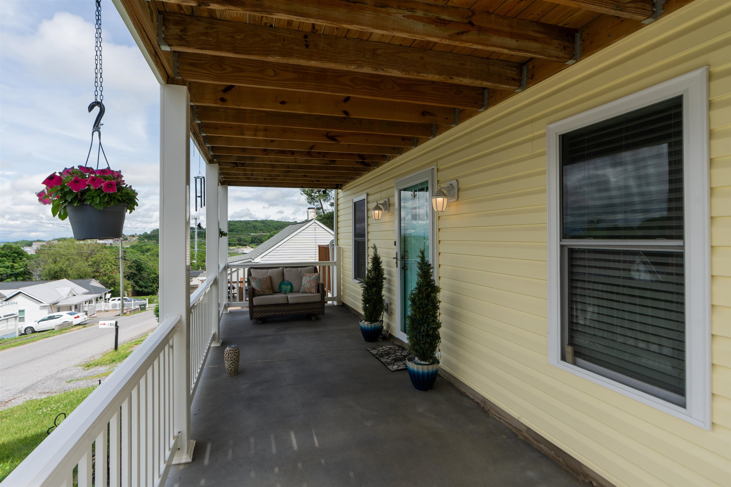 120 W GAY ST, STAUNTON, Virginia 24401, 3 Bedrooms Bedrooms, ,2 BathroomsBathrooms,Residential,120 W GAY ST,677571 MLS # 677571