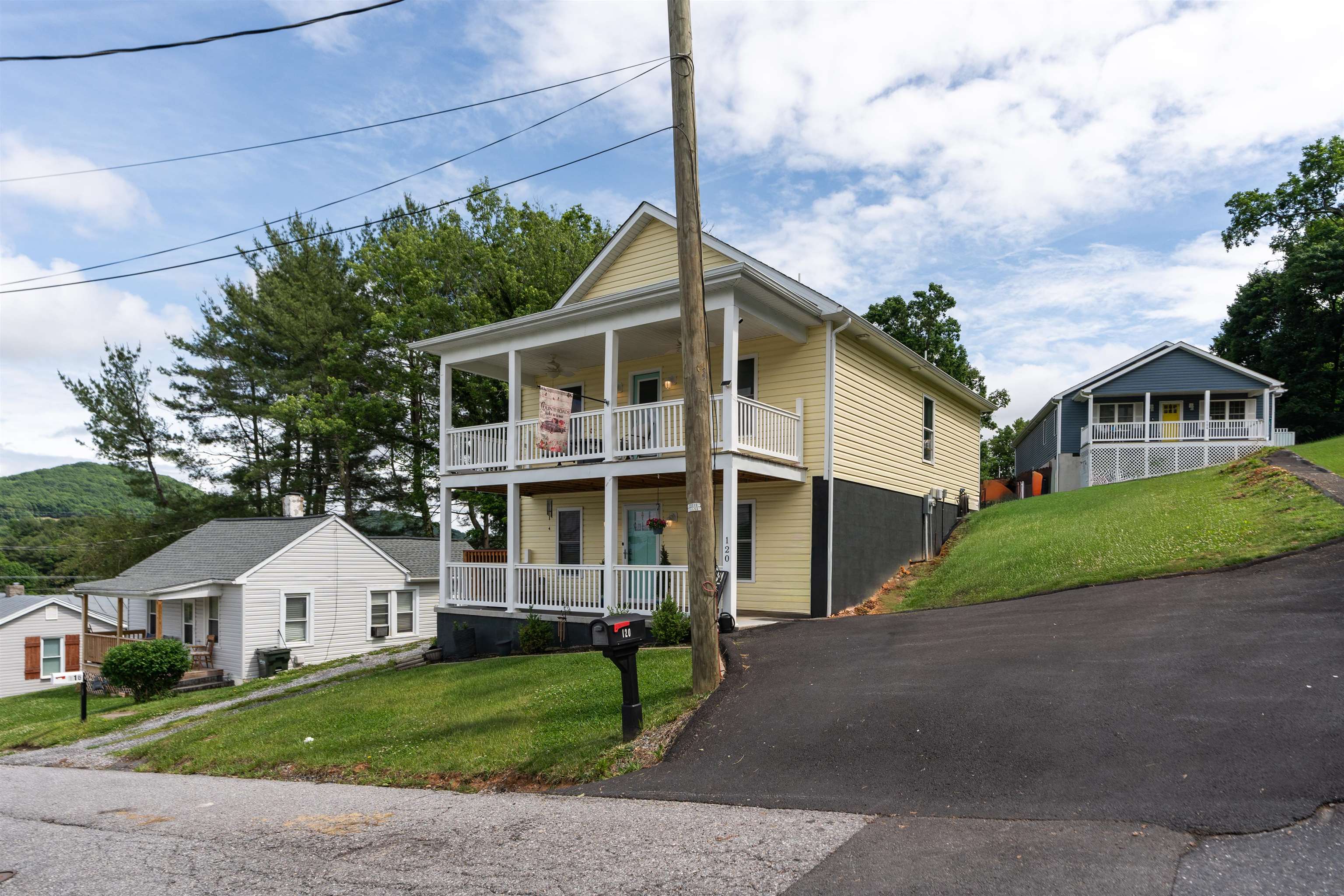 120 W GAY ST, STAUNTON, Virginia 24401, 3 Bedrooms Bedrooms, ,2 BathroomsBathrooms,Residential,120 W GAY ST,677571 MLS # 677571