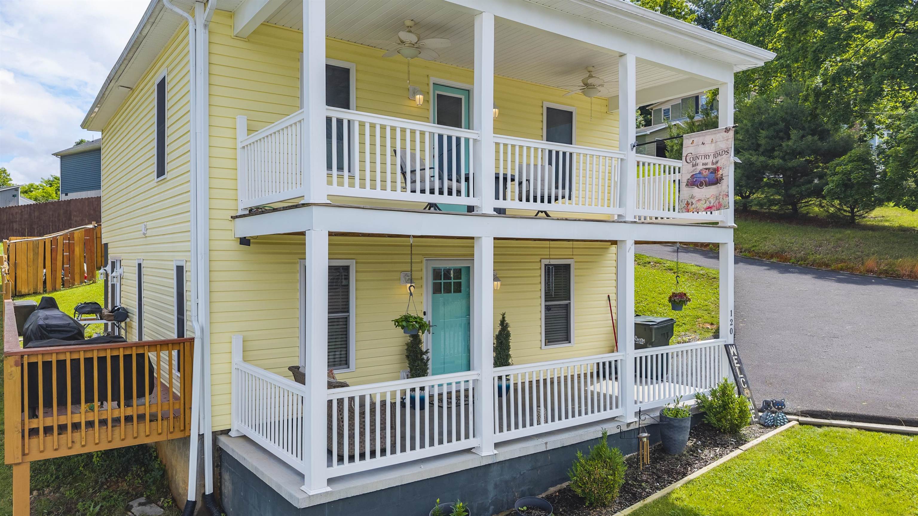 120 W GAY ST, STAUNTON, Virginia 24401, 3 Bedrooms Bedrooms, ,2 BathroomsBathrooms,Residential,120 W GAY ST,677571 MLS # 677571