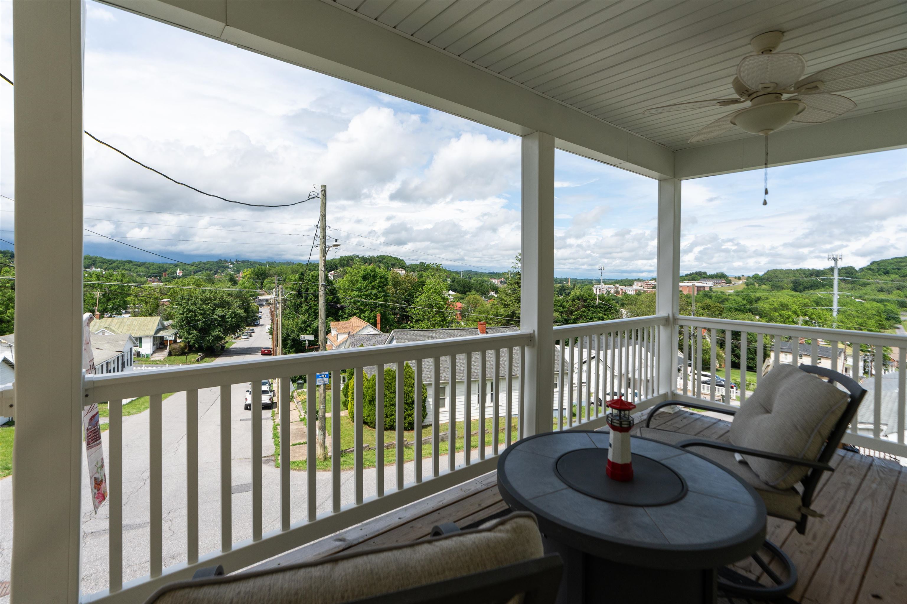 120 W GAY ST, STAUNTON, Virginia 24401, 3 Bedrooms Bedrooms, ,2 BathroomsBathrooms,Residential,120 W GAY ST,677571 MLS # 677571