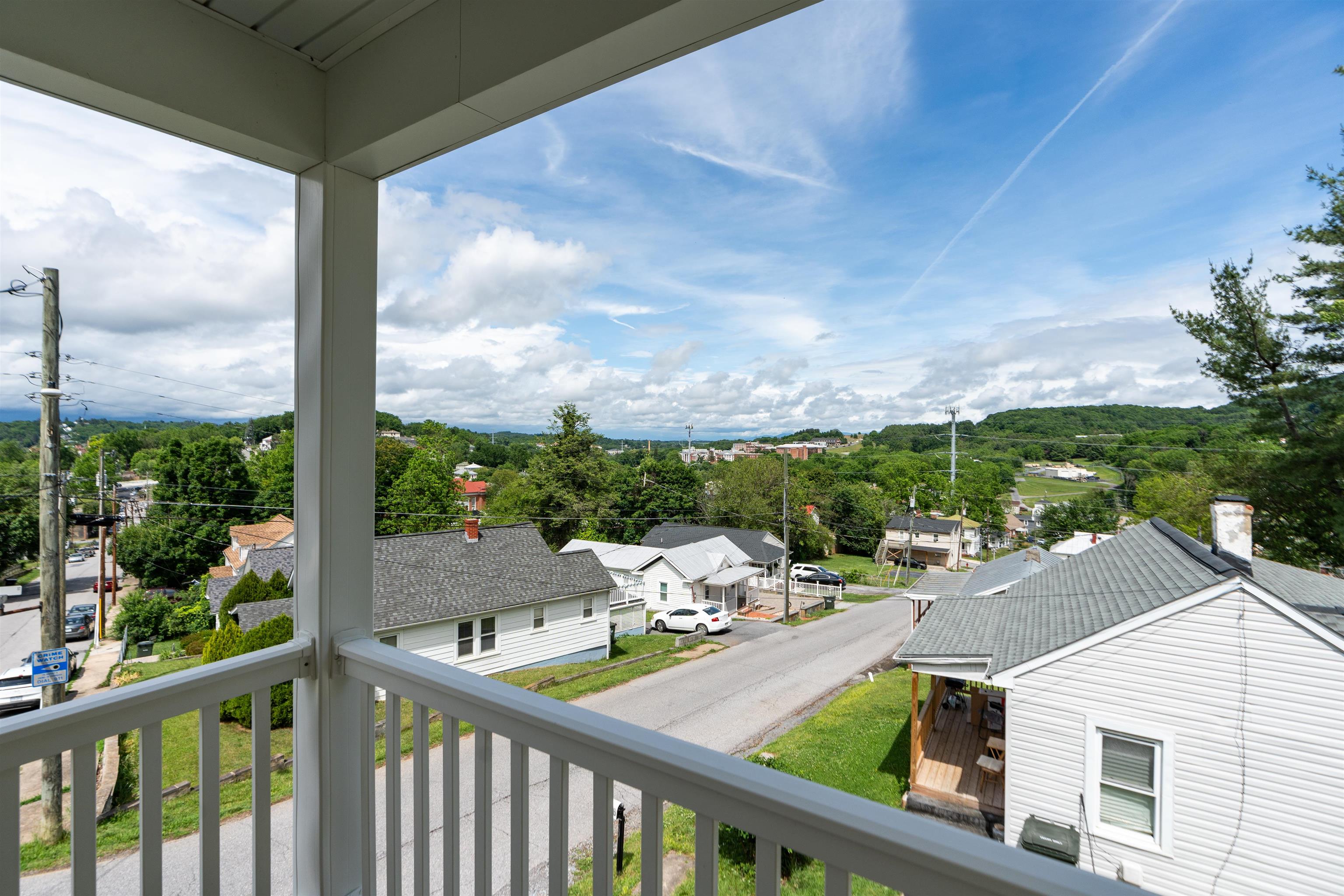 120 W GAY ST, STAUNTON, Virginia 24401, 3 Bedrooms Bedrooms, ,2 BathroomsBathrooms,Residential,120 W GAY ST,677571 MLS # 677571