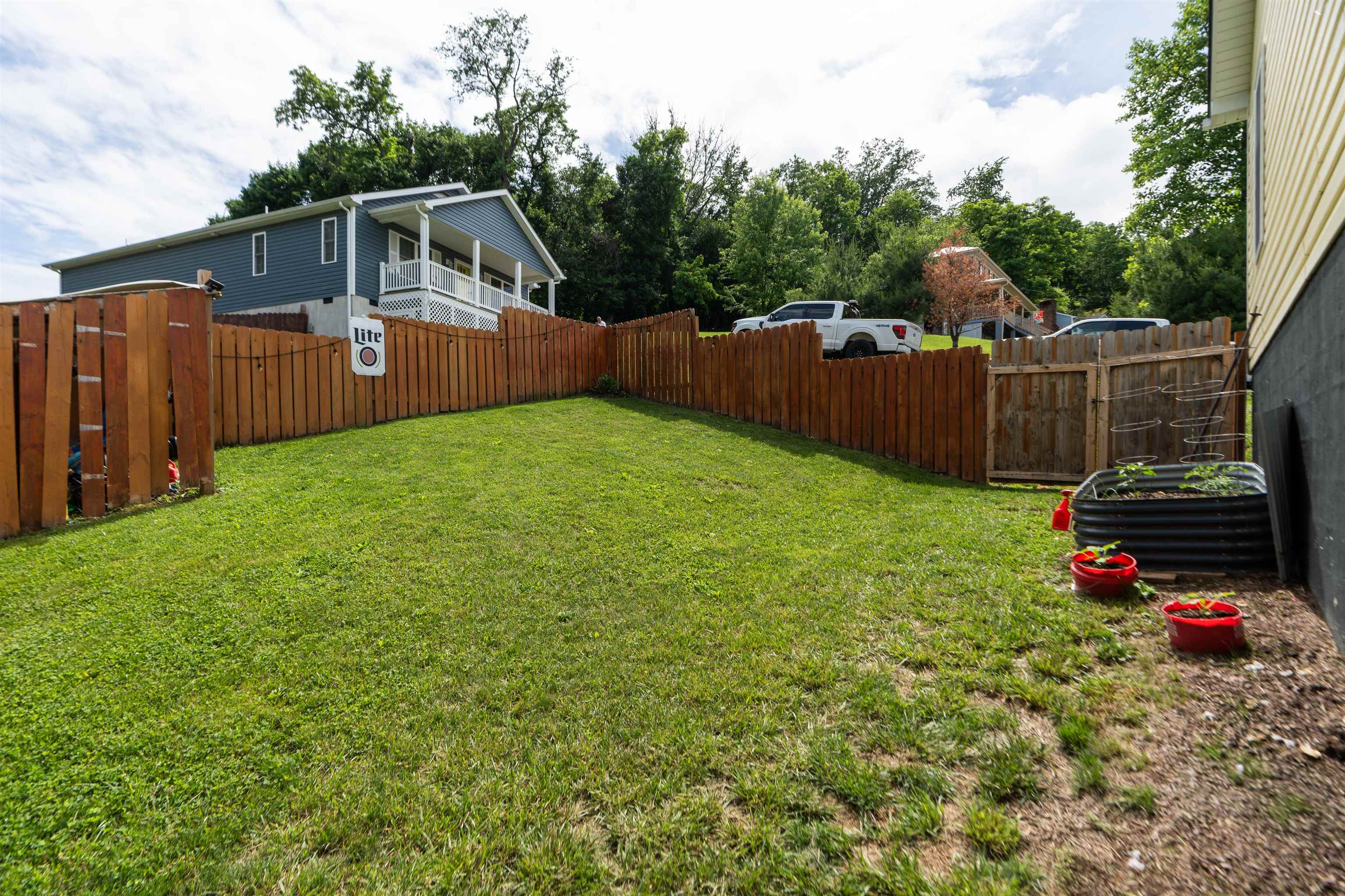 120 W GAY ST, STAUNTON, Virginia 24401, 3 Bedrooms Bedrooms, ,2 BathroomsBathrooms,Residential,120 W GAY ST,677571 MLS # 677571