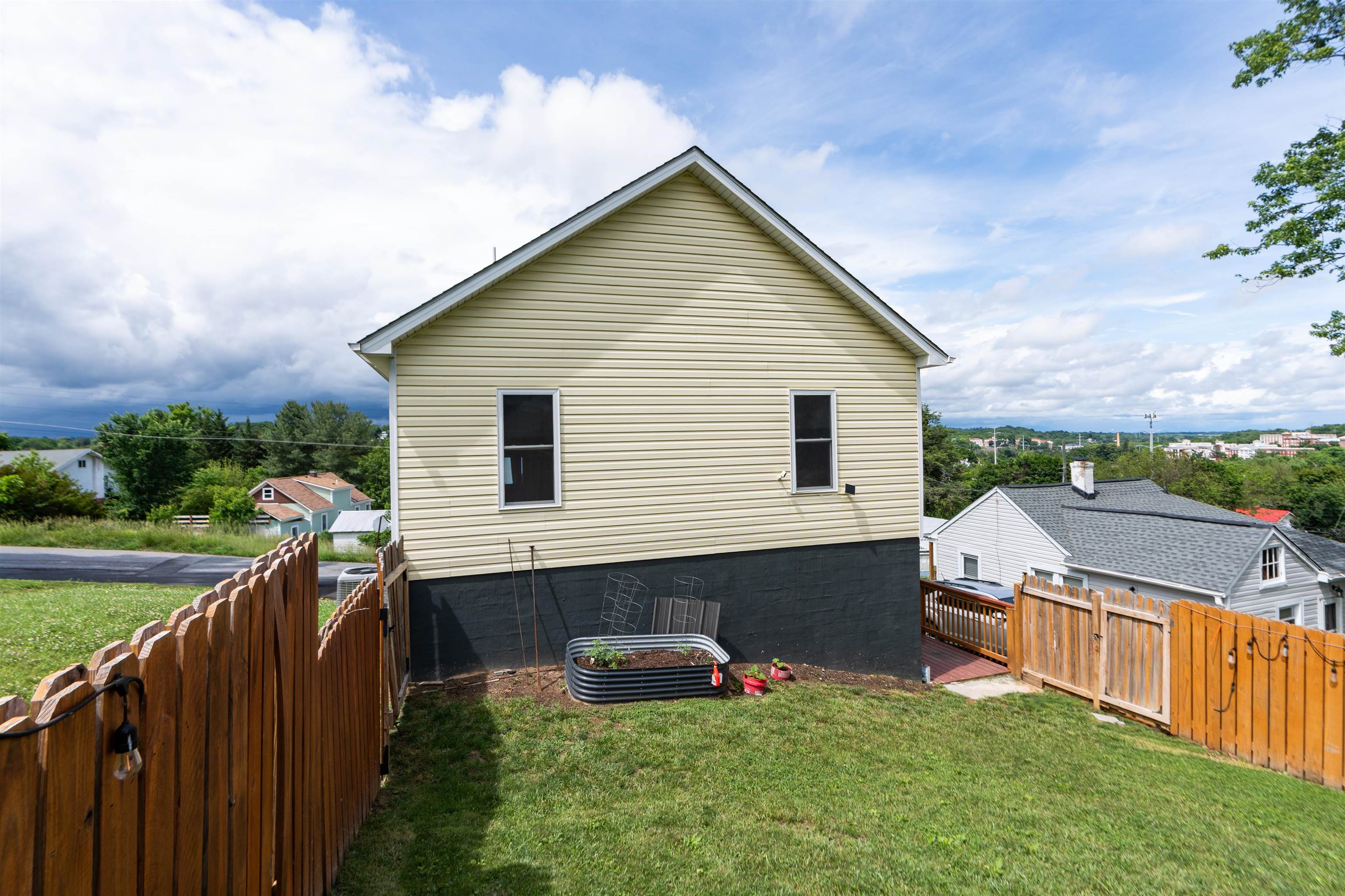 120 W GAY ST, STAUNTON, Virginia 24401, 3 Bedrooms Bedrooms, ,2 BathroomsBathrooms,Residential,120 W GAY ST,677571 MLS # 677571