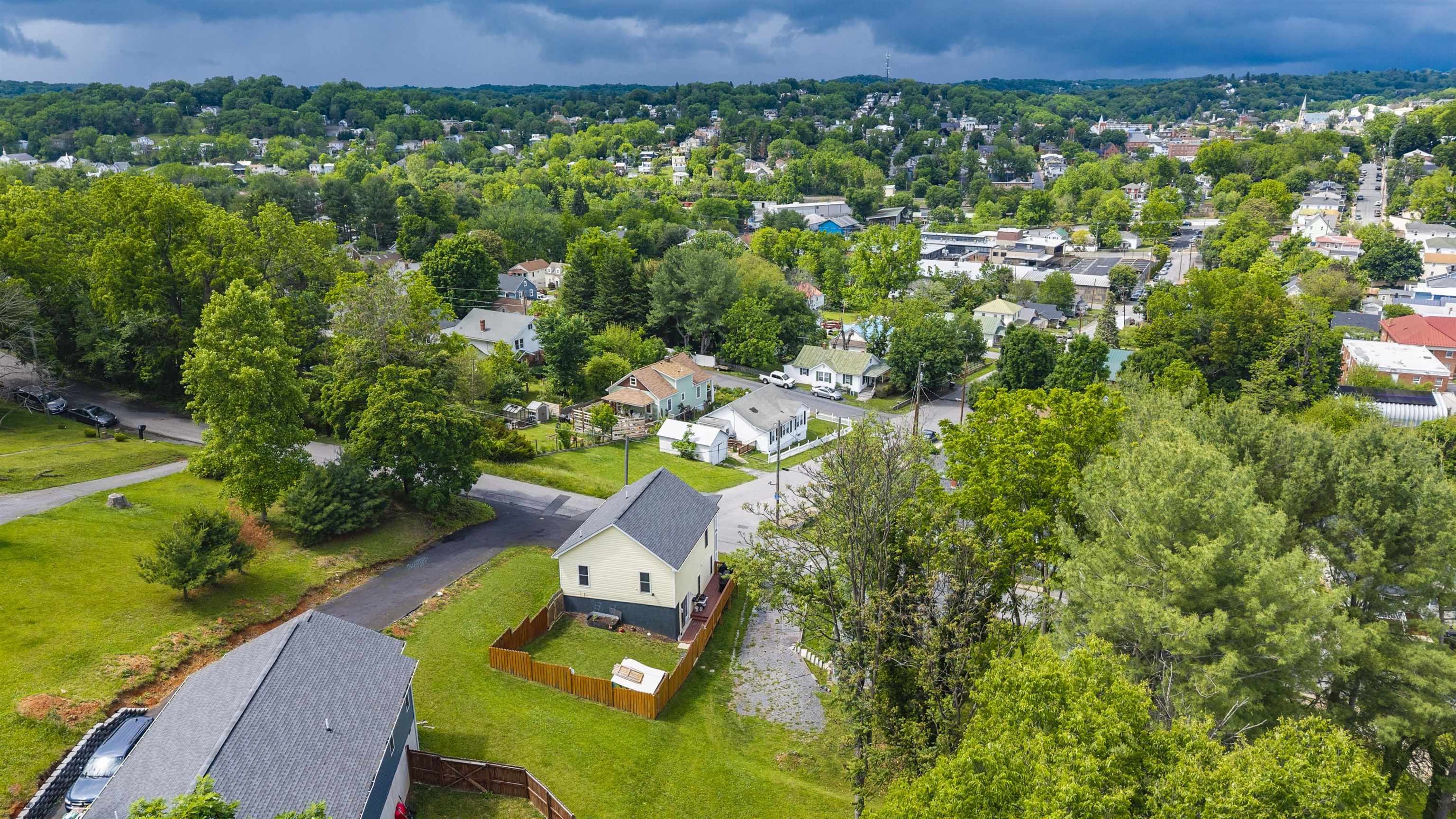 120 W GAY ST, STAUNTON, Virginia 24401, 3 Bedrooms Bedrooms, ,2 BathroomsBathrooms,Residential,120 W GAY ST,677571 MLS # 677571
