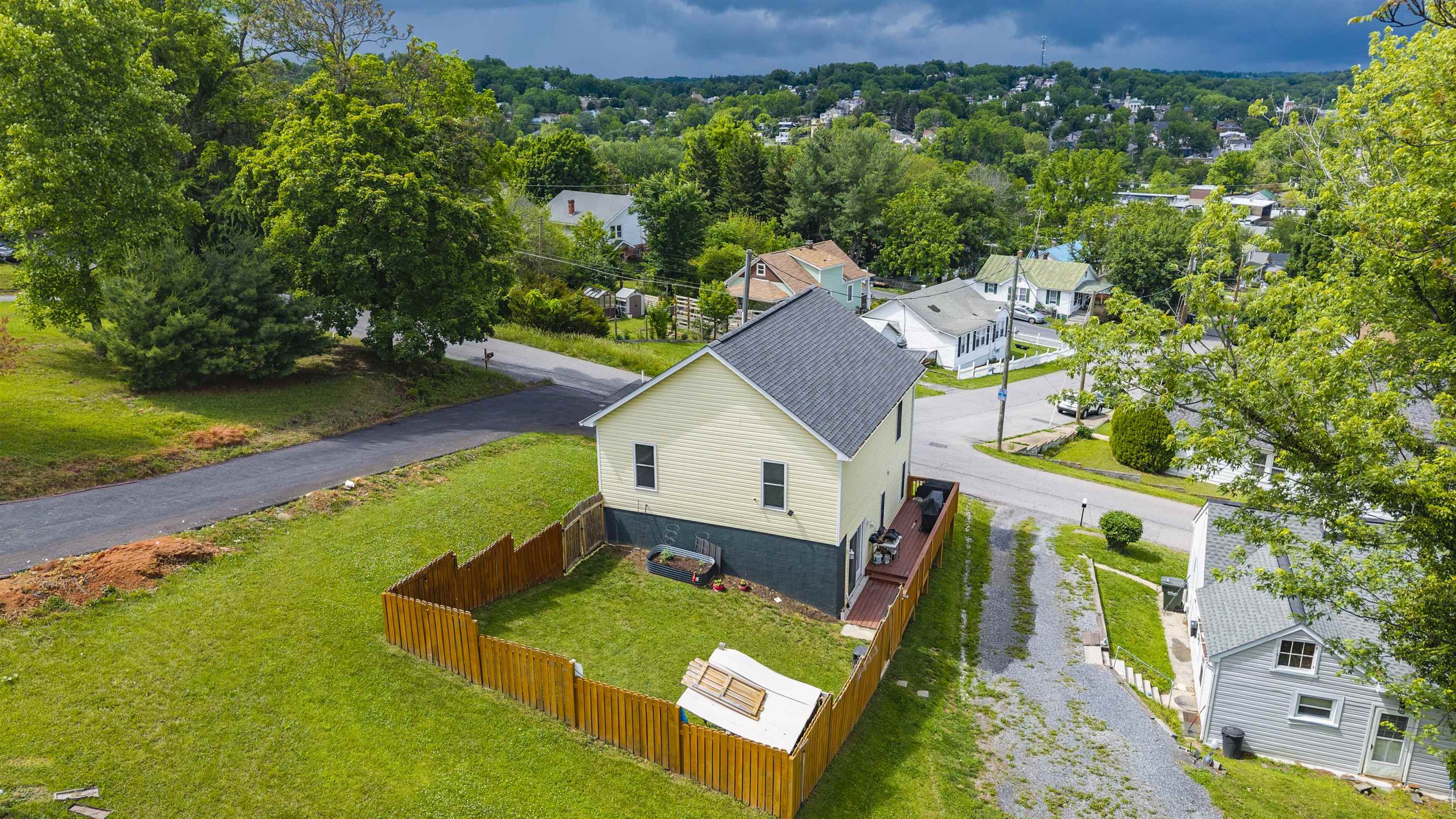 120 W GAY ST, STAUNTON, Virginia 24401, 3 Bedrooms Bedrooms, ,2 BathroomsBathrooms,Residential,120 W GAY ST,677571 MLS # 677571