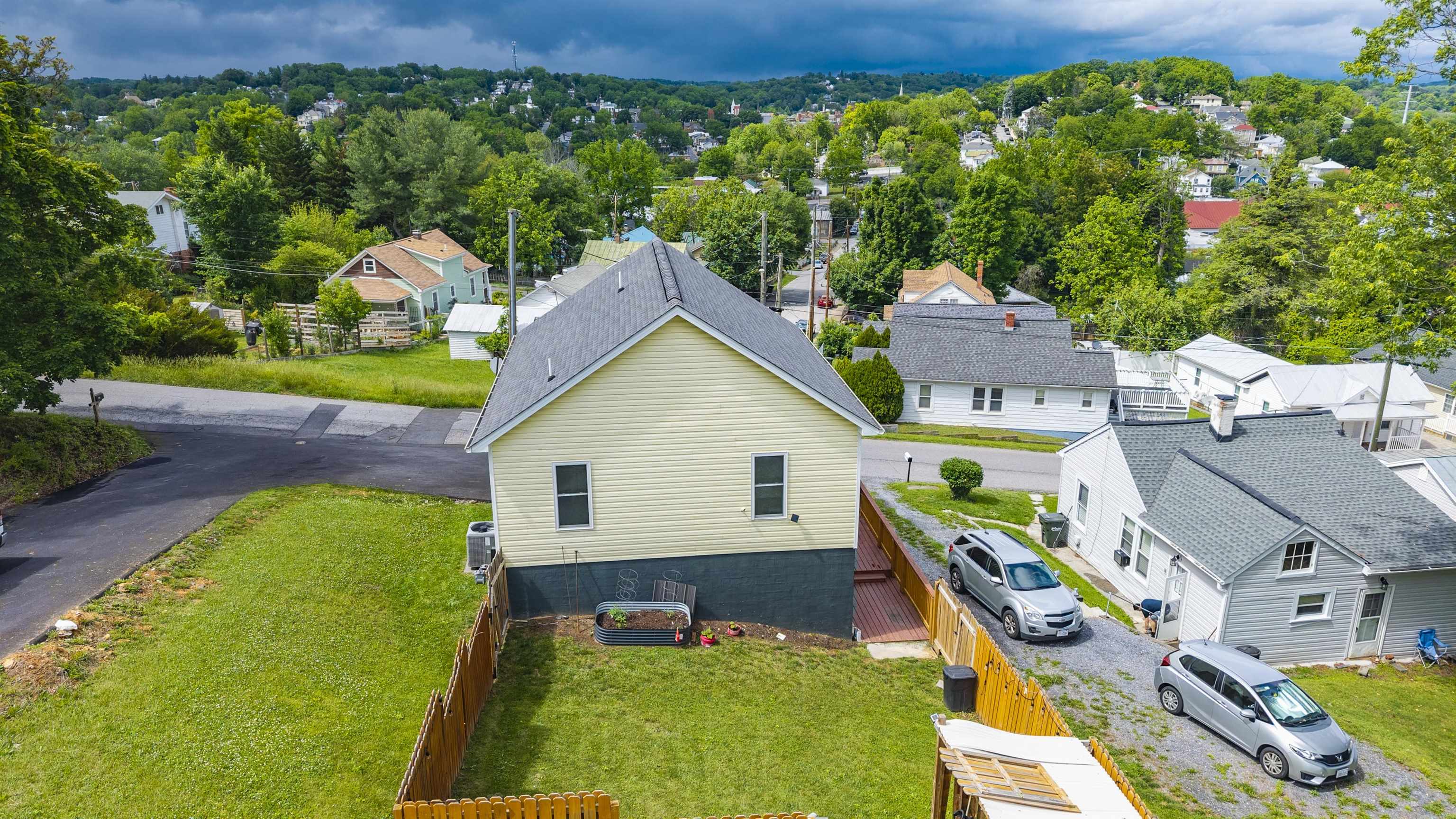 120 W GAY ST, STAUNTON, Virginia 24401, 3 Bedrooms Bedrooms, ,2 BathroomsBathrooms,Residential,120 W GAY ST,677571 MLS # 677571
