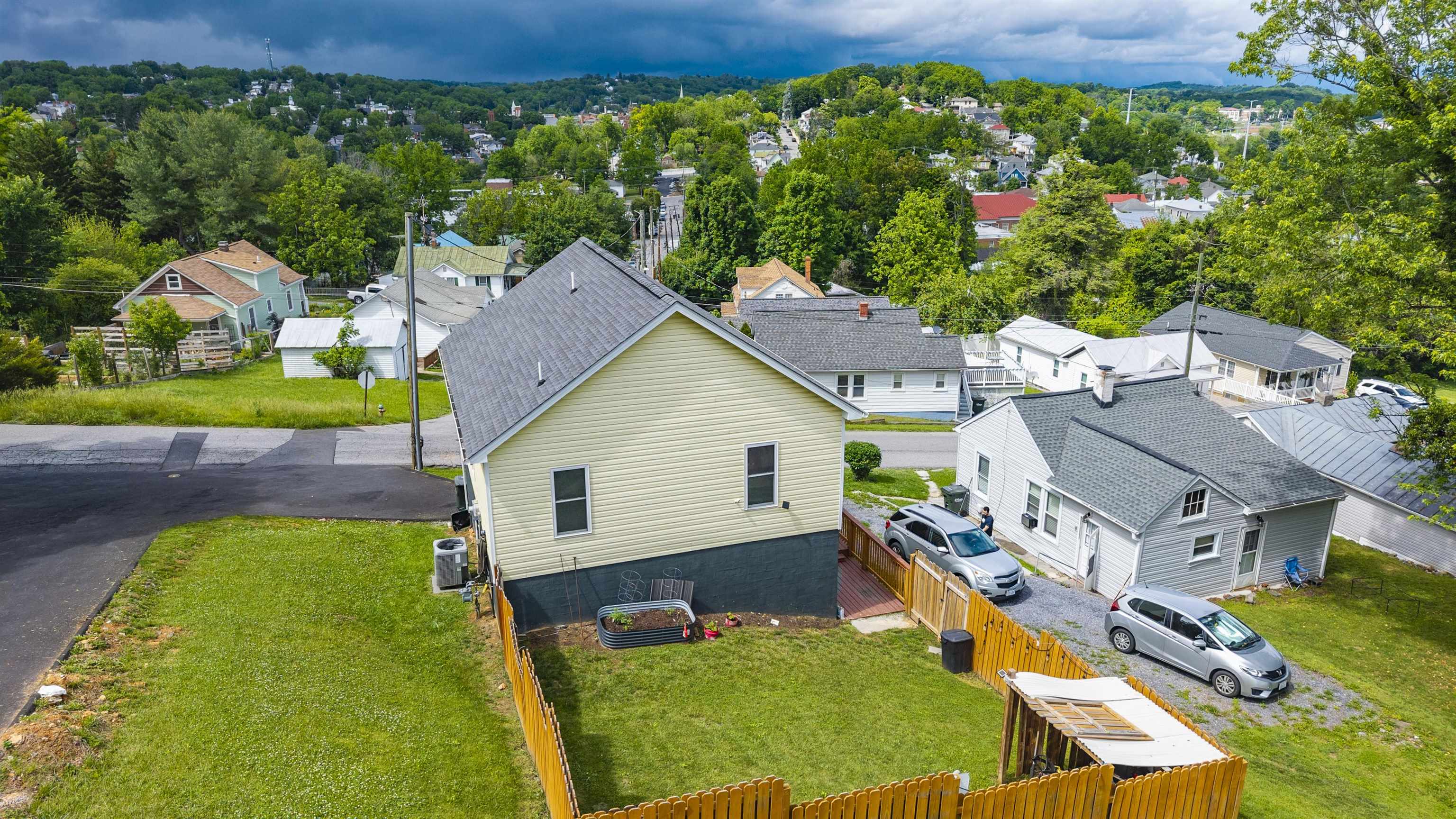 120 W GAY ST, STAUNTON, Virginia 24401, 3 Bedrooms Bedrooms, ,2 BathroomsBathrooms,Residential,120 W GAY ST,677571 MLS # 677571