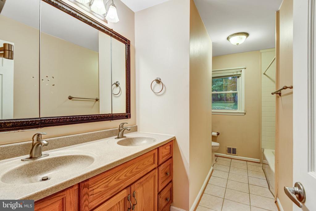 7961 LEEDS MANOR ROAD RD, MARSHALL, Virginia 20115, 3 Bedrooms Bedrooms, ,2 BathroomsBathrooms,Residential,7961 LEEDS MANOR ROAD RD,VAFQ2021662 MLS # VAFQ2021662 7961 LEEDS MANOR ROAD RD, MARSHALL, Virginia 20115, 3 Bedrooms Bedrooms, ,2 BathroomsBathrooms,Residential,7961 LEEDS MANOR ROAD RD,VAFQ2021662 MLS # VAFQ2021662