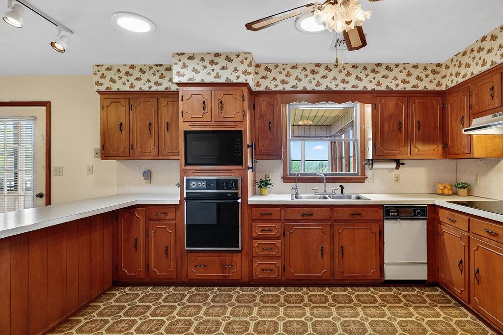 150 BATTLEFIELD RD, WAYNESBORO, Virginia 22980, 3 Bedrooms Bedrooms, ,2 BathroomsBathrooms,Residential,150 BATTLEFIELD RD,677622 MLS # 677622