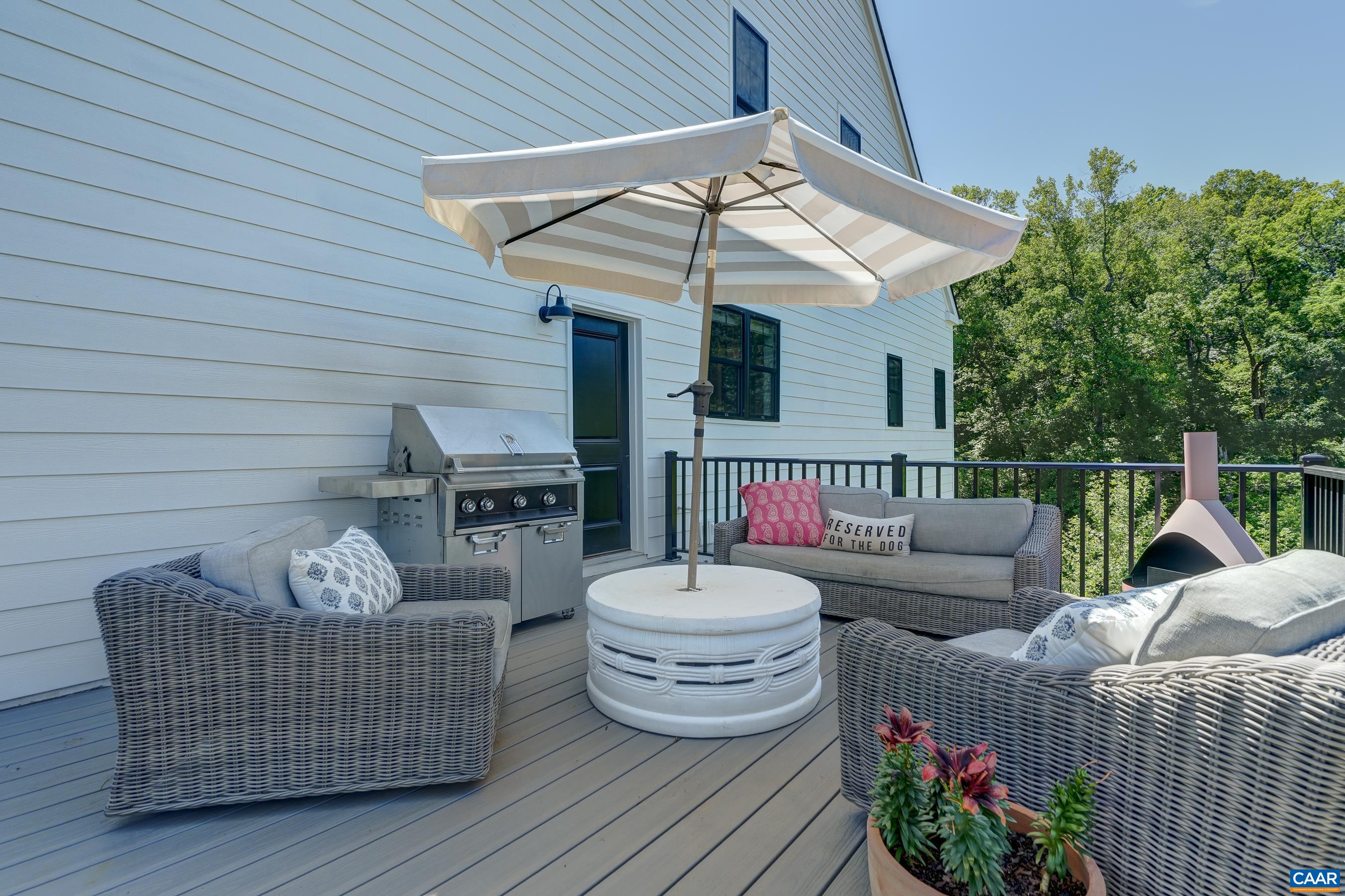 Side deck includes a plumbed propane hook up for griling. Side deck includes a plumbed propane hook up for griling.