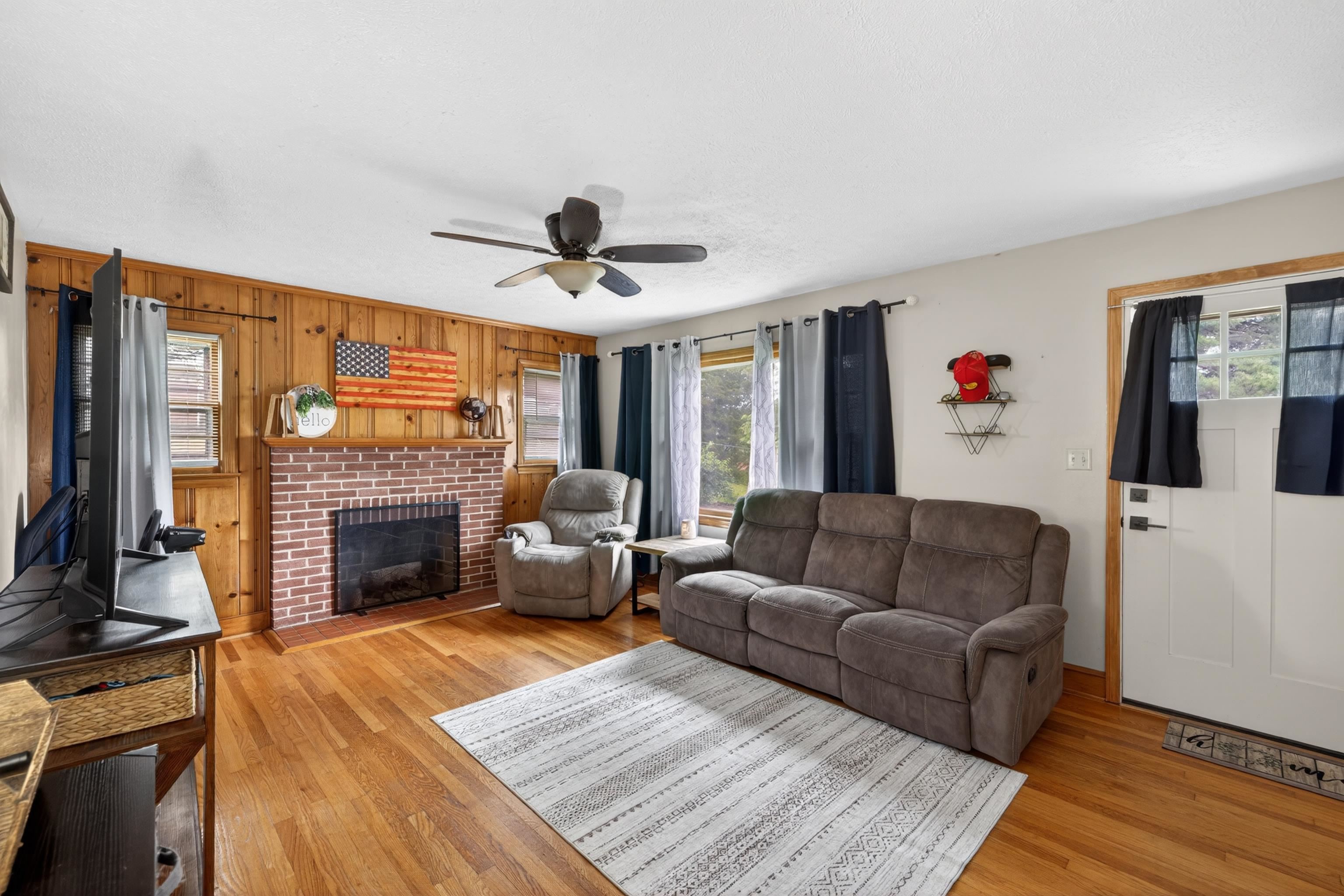 7827 N LEE HWY, RAPHINE, Virginia 24472, 3 Bedrooms Bedrooms, ,1 BathroomBathrooms,Residential,7827 N LEE HWY,677644 MLS # 677644 7827 N LEE HWY, RAPHINE, Virginia 24472, 3 Bedrooms Bedrooms, ,1 BathroomBathrooms,Residential,7827 N LEE HWY,677644 MLS # 677644