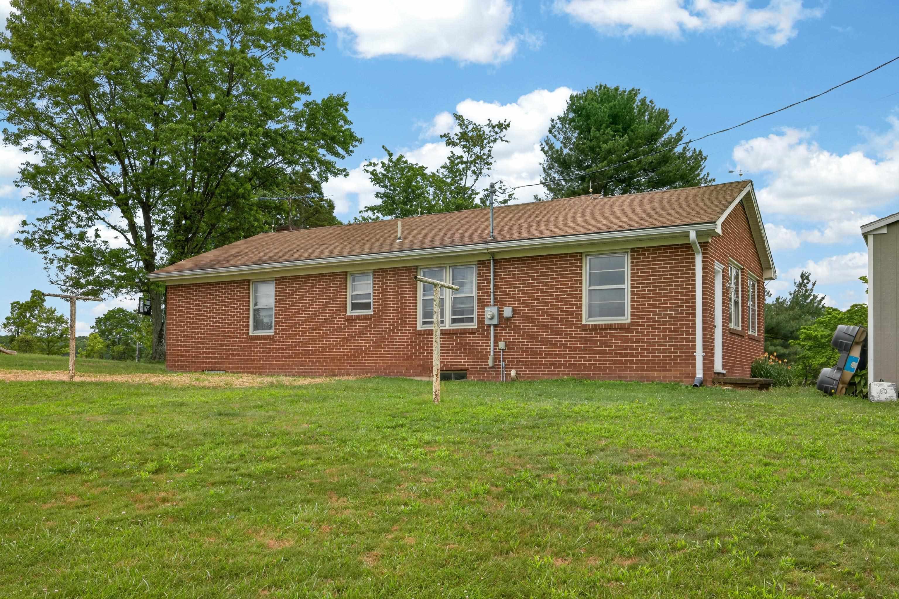 7827 N LEE HWY, RAPHINE, Virginia 24472, 3 Bedrooms Bedrooms, ,1 BathroomBathrooms,Residential,7827 N LEE HWY,677644 MLS # 677644 7827 N LEE HWY, RAPHINE, Virginia 24472, 3 Bedrooms Bedrooms, ,1 BathroomBathrooms,Residential,7827 N LEE HWY,677644 MLS # 677644
