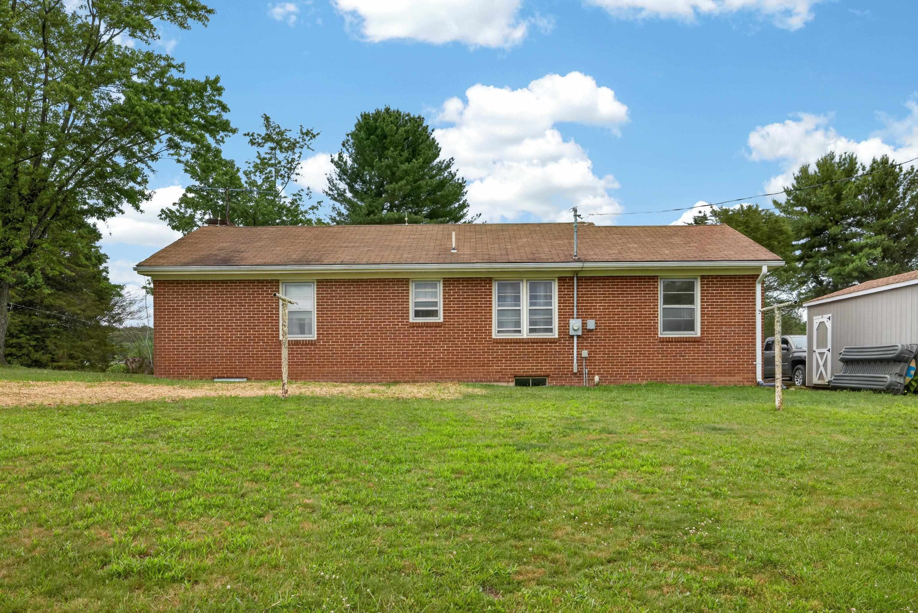 7827 N LEE HWY, RAPHINE, Virginia 24472, 3 Bedrooms Bedrooms, ,1 BathroomBathrooms,Residential,7827 N LEE HWY,677644 MLS # 677644 7827 N LEE HWY, RAPHINE, Virginia 24472, 3 Bedrooms Bedrooms, ,1 BathroomBathrooms,Residential,7827 N LEE HWY,677644 MLS # 677644