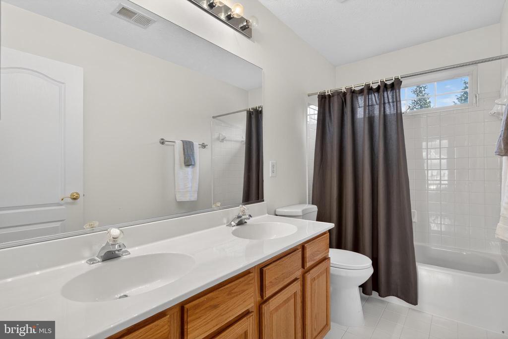 242 FOX CHASE ST, WARRENTON, Virginia 20186, 4 Bedrooms Bedrooms, ,3 BathroomsBathrooms,Residential,242 FOX CHASE ST,VAFQ2022232 MLS # VAFQ2022232 242 FOX CHASE ST, WARRENTON, Virginia 20186, 4 Bedrooms Bedrooms, ,3 BathroomsBathrooms,Residential,242 FOX CHASE ST,VAFQ2022232 MLS # VAFQ2022232