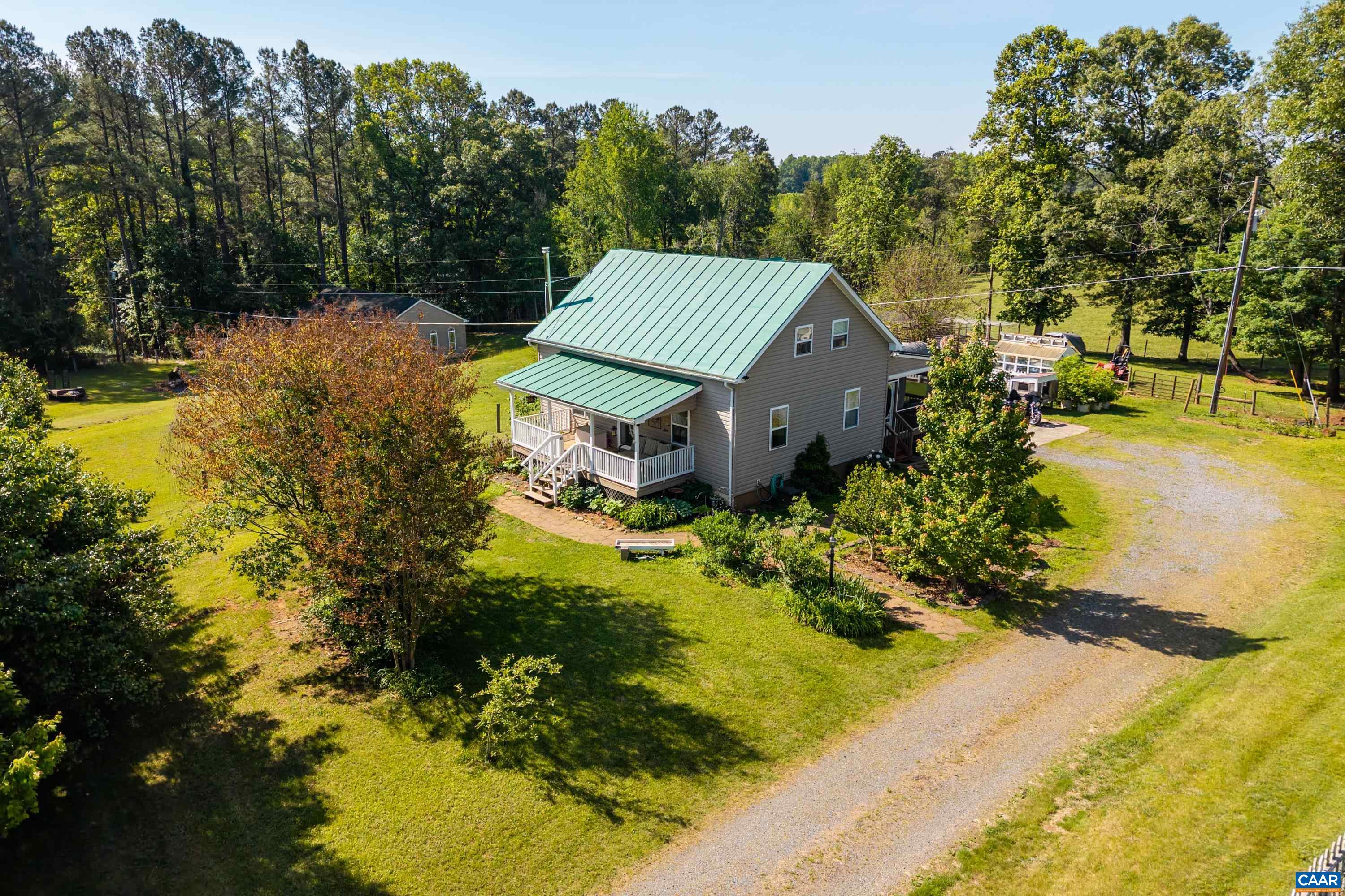 Highlights of the home, driveway access, and surrounding lawn. Highlights of the home, driveway access, and surrounding lawn.