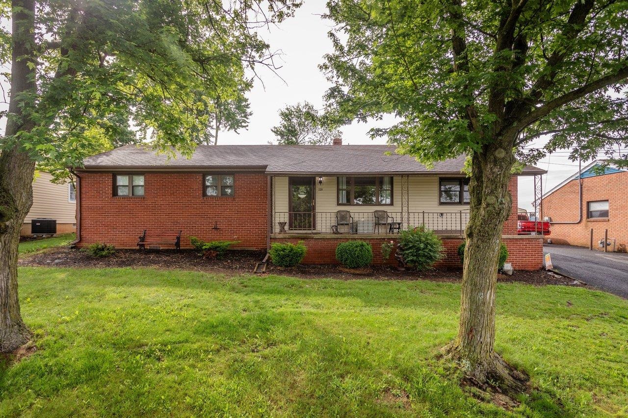 220 ROCKINGHAM DR, HARRISONBURG, Virginia 22802, 3 Bedrooms Bedrooms, ,1 BathroomBathrooms,Residential,220 ROCKINGHAM DR,677688 MLS # 677688 220 ROCKINGHAM DR, HARRISONBURG, Virginia 22802, 3 Bedrooms Bedrooms, ,1 BathroomBathrooms,Residential,220 ROCKINGHAM DR,677688 MLS # 677688