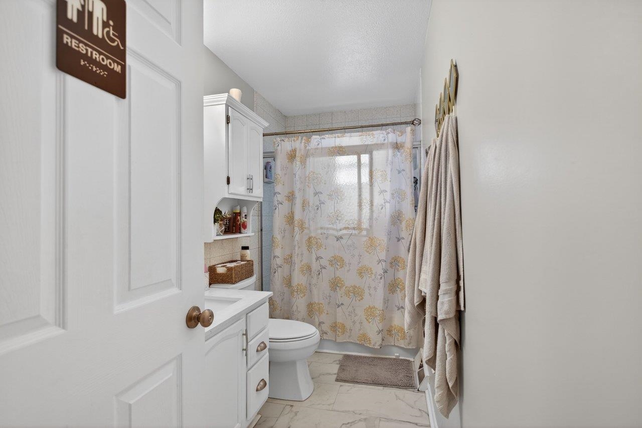 220 ROCKINGHAM DR, HARRISONBURG, Virginia 22802, 3 Bedrooms Bedrooms, ,1 BathroomBathrooms,Residential,220 ROCKINGHAM DR,677688 MLS # 677688 220 ROCKINGHAM DR, HARRISONBURG, Virginia 22802, 3 Bedrooms Bedrooms, ,1 BathroomBathrooms,Residential,220 ROCKINGHAM DR,677688 MLS # 677688