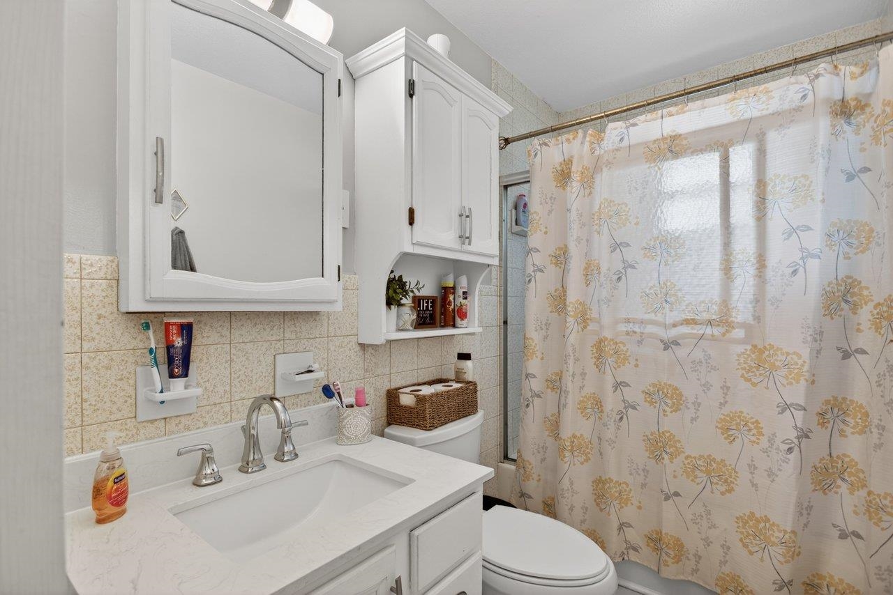 220 ROCKINGHAM DR, HARRISONBURG, Virginia 22802, 3 Bedrooms Bedrooms, ,1 BathroomBathrooms,Residential,220 ROCKINGHAM DR,677688 MLS # 677688 220 ROCKINGHAM DR, HARRISONBURG, Virginia 22802, 3 Bedrooms Bedrooms, ,1 BathroomBathrooms,Residential,220 ROCKINGHAM DR,677688 MLS # 677688