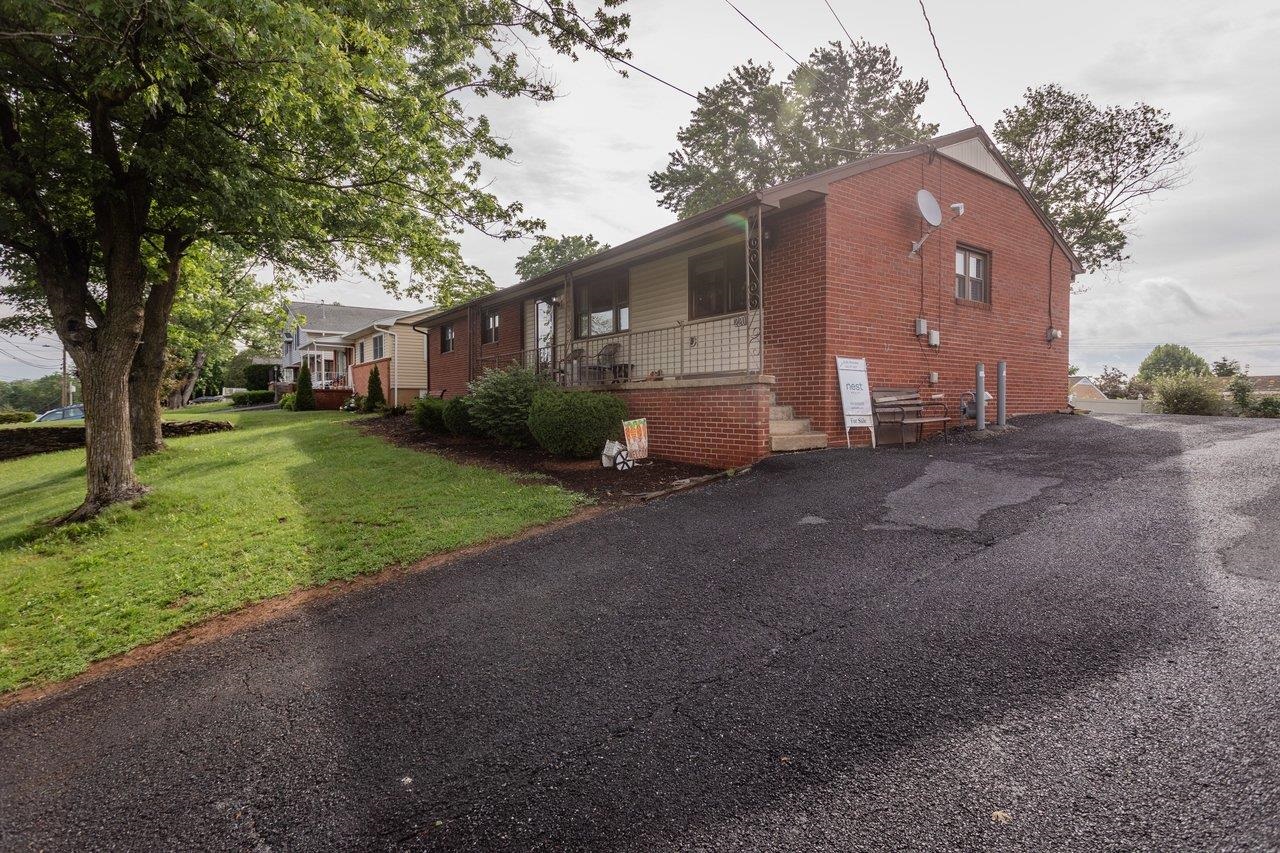 220 ROCKINGHAM DR, HARRISONBURG, Virginia 22802, 3 Bedrooms Bedrooms, ,1 BathroomBathrooms,Residential,220 ROCKINGHAM DR,677688 MLS # 677688 220 ROCKINGHAM DR, HARRISONBURG, Virginia 22802, 3 Bedrooms Bedrooms, ,1 BathroomBathrooms,Residential,220 ROCKINGHAM DR,677688 MLS # 677688