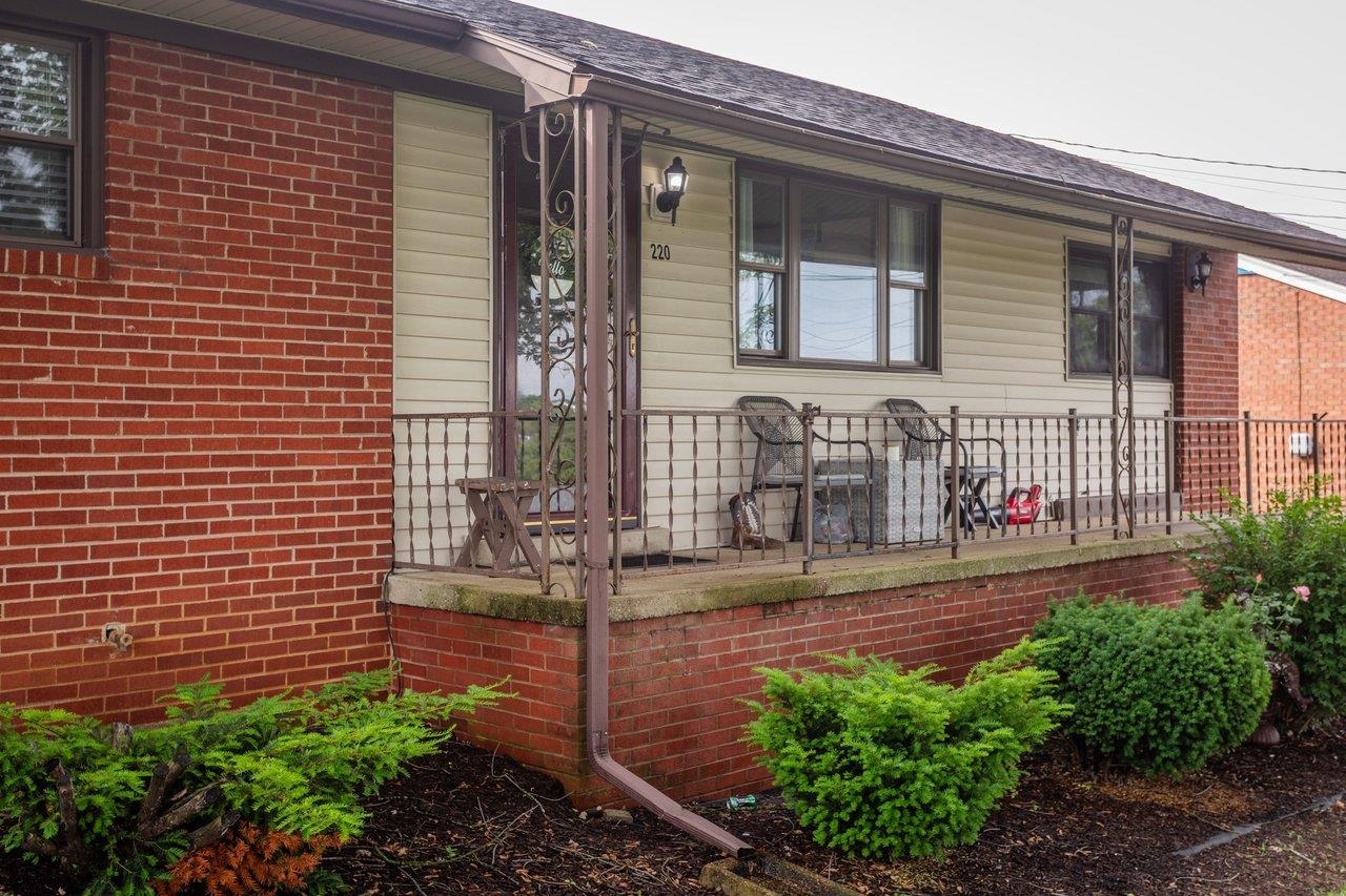 220 ROCKINGHAM DR, HARRISONBURG, Virginia 22802, 3 Bedrooms Bedrooms, ,1 BathroomBathrooms,Residential,220 ROCKINGHAM DR,677688 MLS # 677688 220 ROCKINGHAM DR, HARRISONBURG, Virginia 22802, 3 Bedrooms Bedrooms, ,1 BathroomBathrooms,Residential,220 ROCKINGHAM DR,677688 MLS # 677688