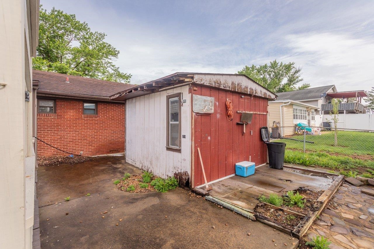 220 ROCKINGHAM DR, HARRISONBURG, Virginia 22802, 3 Bedrooms Bedrooms, ,1 BathroomBathrooms,Residential,220 ROCKINGHAM DR,677688 MLS # 677688 220 ROCKINGHAM DR, HARRISONBURG, Virginia 22802, 3 Bedrooms Bedrooms, ,1 BathroomBathrooms,Residential,220 ROCKINGHAM DR,677688 MLS # 677688