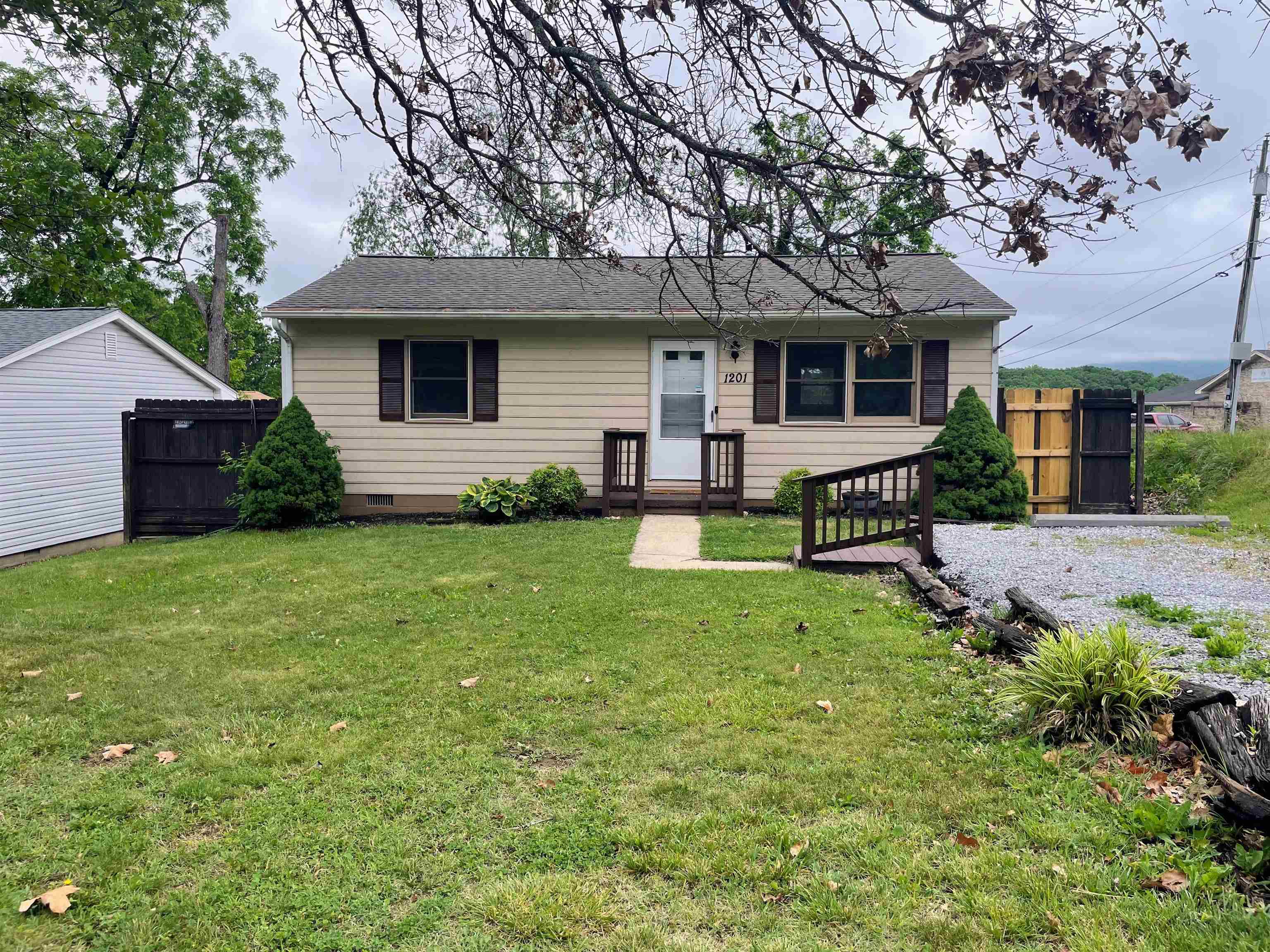 1201 4TH ST, WAYNESBORO, Virginia 22980, 2 Bedrooms Bedrooms, ,1 BathroomBathrooms,Residential,1201 4TH ST,677697 MLS # 677697 1201 4TH ST, WAYNESBORO, Virginia 22980, 2 Bedrooms Bedrooms, ,1 BathroomBathrooms,Residential,1201 4TH ST,677697 MLS # 677697