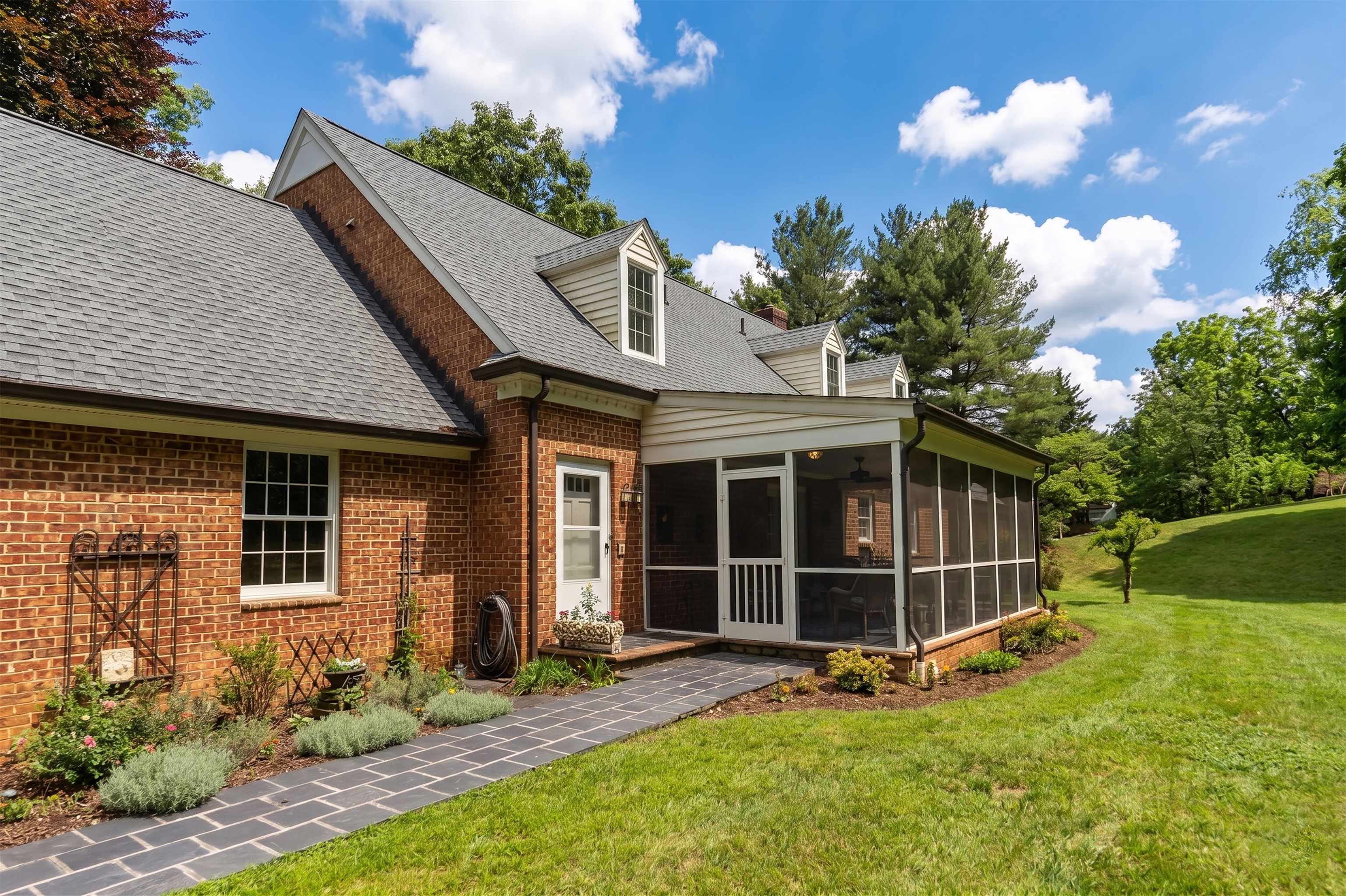 1430 DOGWOOD RD, STAUNTON, Virginia 24401, 3 Bedrooms Bedrooms, ,4 BathroomsBathrooms,Residential,1430 DOGWOOD RD,677701 MLS # 677701 1430 DOGWOOD RD, STAUNTON, Virginia 24401, 3 Bedrooms Bedrooms, ,4 BathroomsBathrooms,Residential,1430 DOGWOOD RD,677701 MLS # 677701