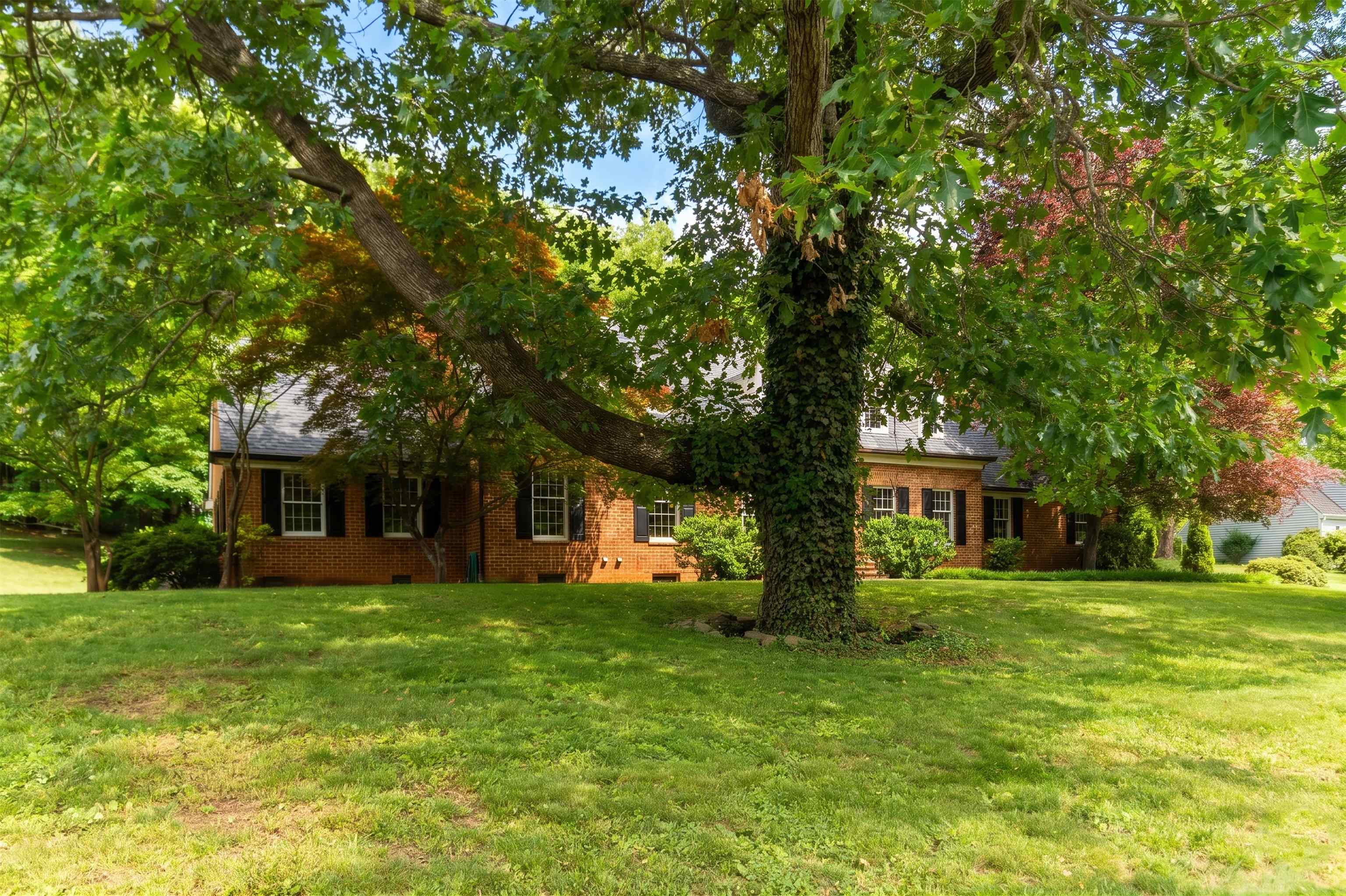 1430 DOGWOOD RD, STAUNTON, Virginia 24401, 3 Bedrooms Bedrooms, ,4 BathroomsBathrooms,Residential,1430 DOGWOOD RD,677701 MLS # 677701 1430 DOGWOOD RD, STAUNTON, Virginia 24401, 3 Bedrooms Bedrooms, ,4 BathroomsBathrooms,Residential,1430 DOGWOOD RD,677701 MLS # 677701