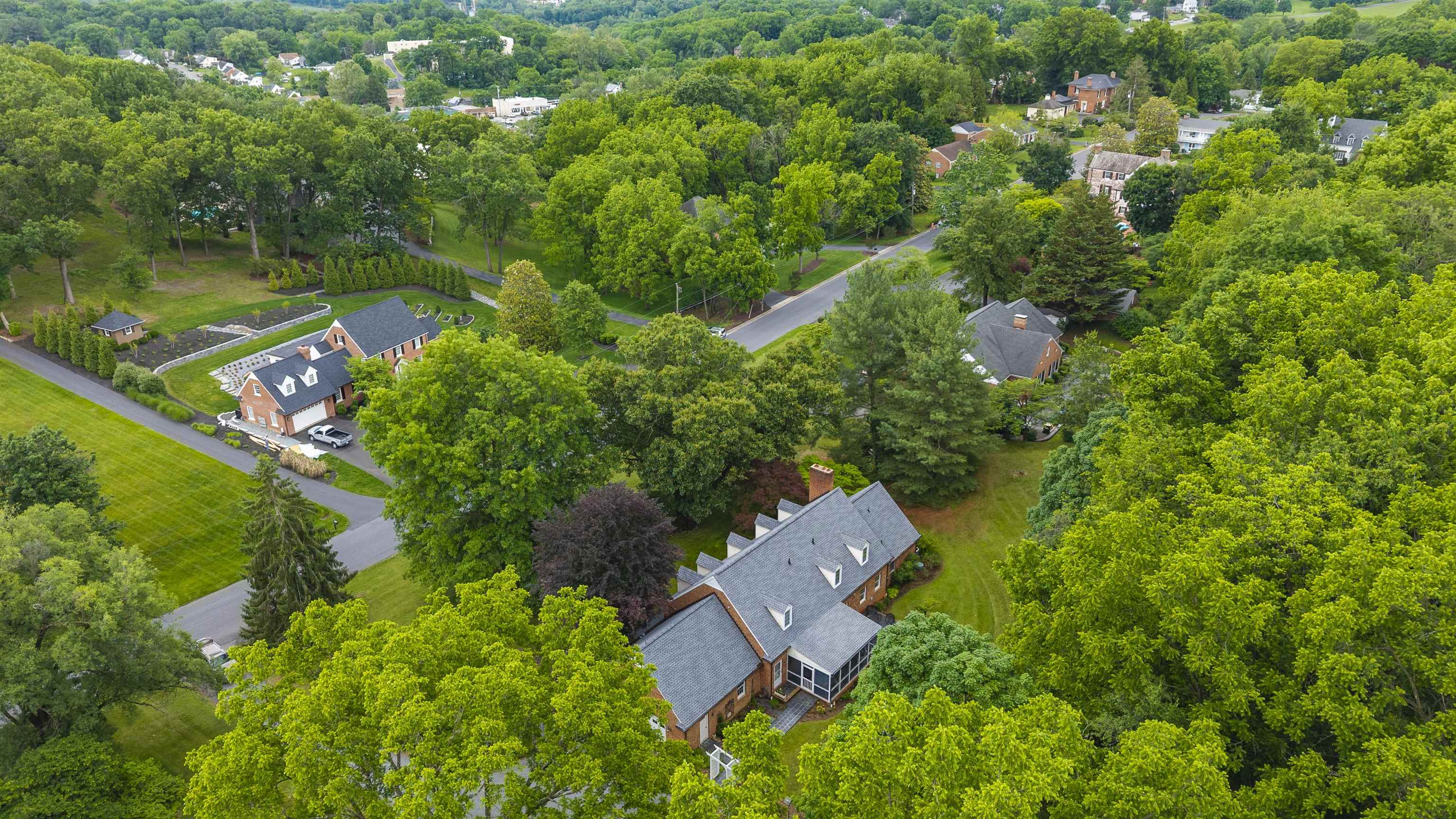 1430 DOGWOOD RD, STAUNTON, Virginia 24401, 3 Bedrooms Bedrooms, ,4 BathroomsBathrooms,Residential,1430 DOGWOOD RD,677701 MLS # 677701 1430 DOGWOOD RD, STAUNTON, Virginia 24401, 3 Bedrooms Bedrooms, ,4 BathroomsBathrooms,Residential,1430 DOGWOOD RD,677701 MLS # 677701