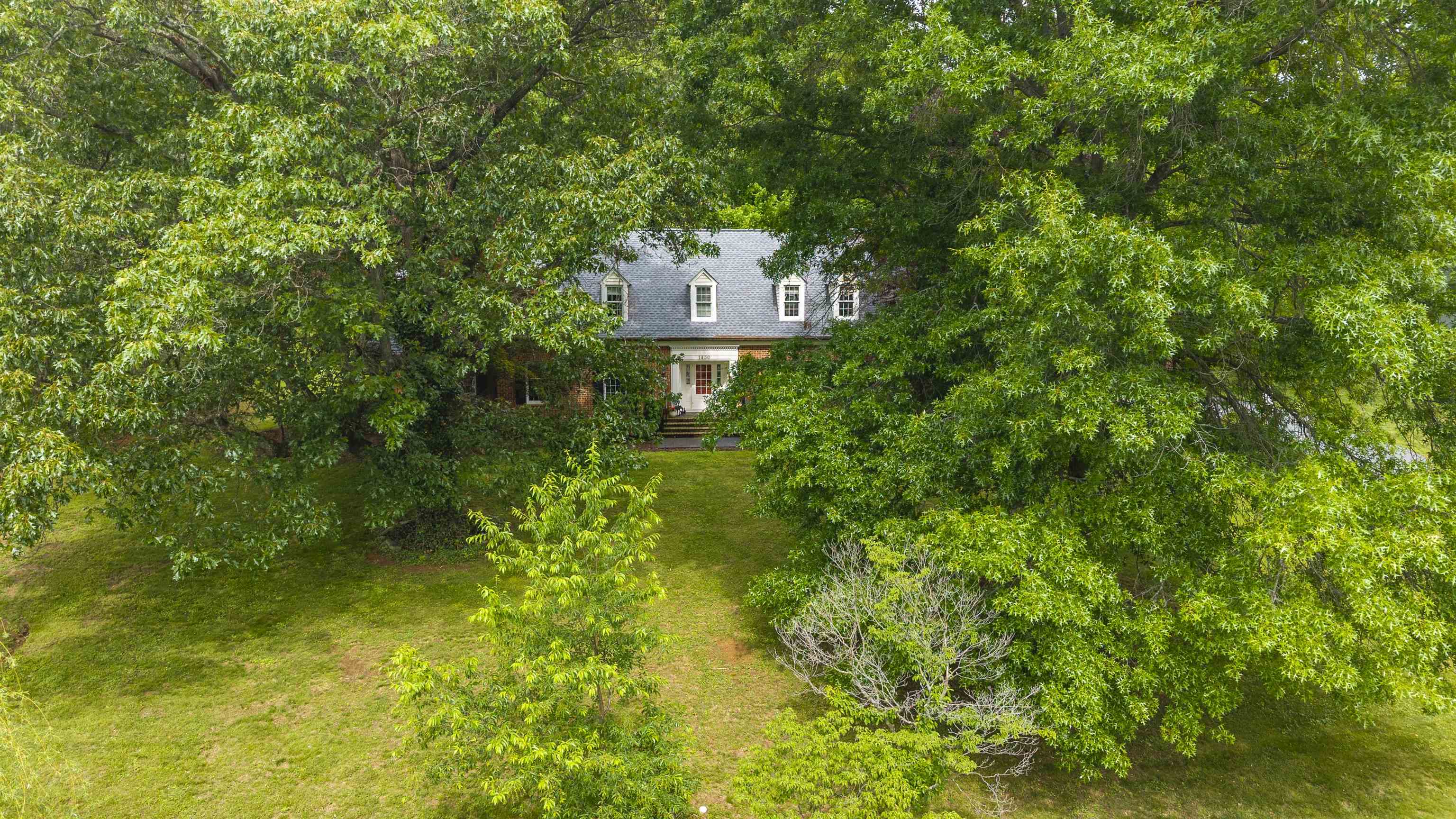 1430 DOGWOOD RD, STAUNTON, Virginia 24401, 3 Bedrooms Bedrooms, ,4 BathroomsBathrooms,Residential,1430 DOGWOOD RD,677701 MLS # 677701 1430 DOGWOOD RD, STAUNTON, Virginia 24401, 3 Bedrooms Bedrooms, ,4 BathroomsBathrooms,Residential,1430 DOGWOOD RD,677701 MLS # 677701