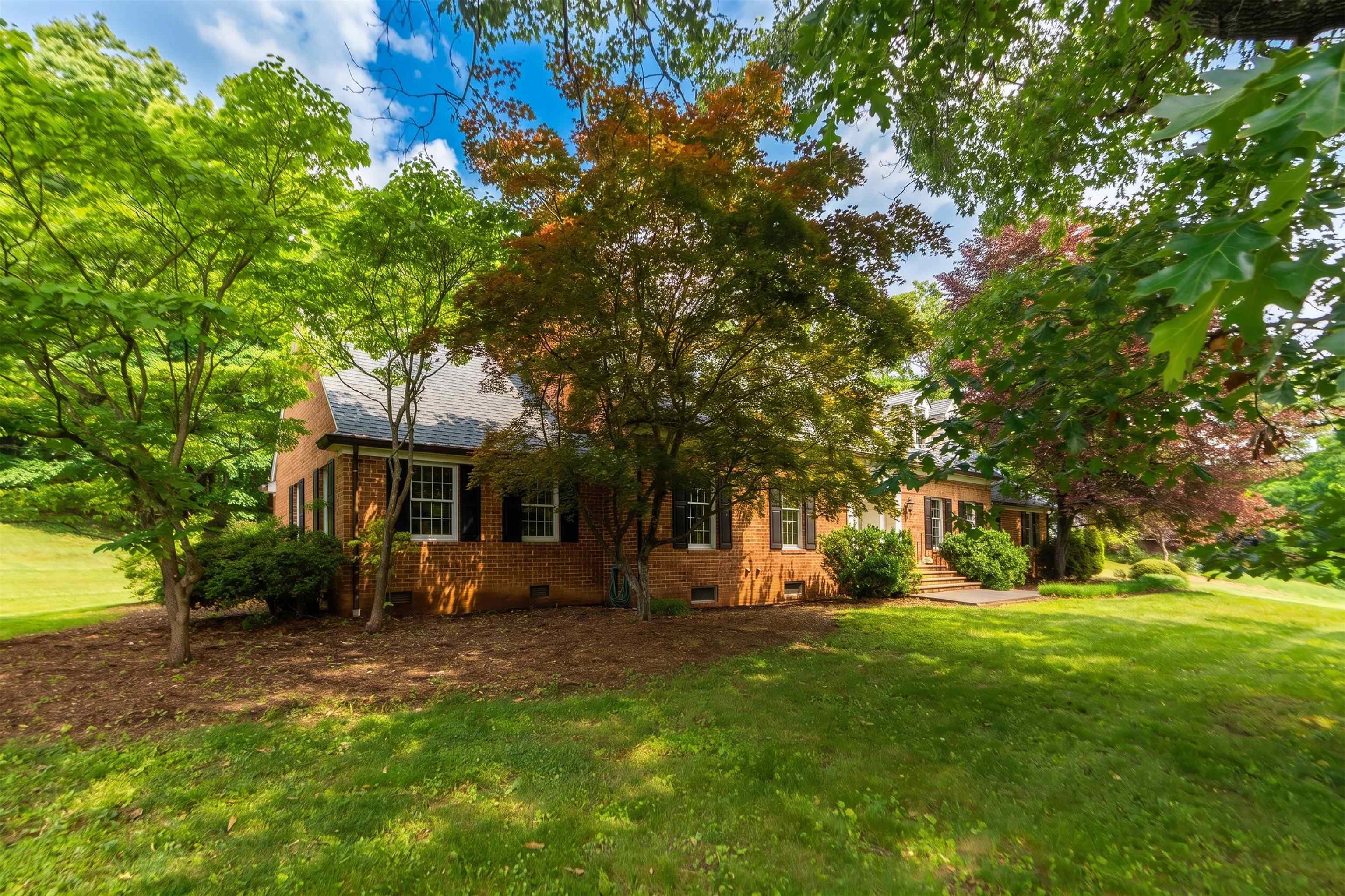 1430 DOGWOOD RD, STAUNTON, Virginia 24401, 3 Bedrooms Bedrooms, ,4 BathroomsBathrooms,Residential,1430 DOGWOOD RD,677701 MLS # 677701 1430 DOGWOOD RD, STAUNTON, Virginia 24401, 3 Bedrooms Bedrooms, ,4 BathroomsBathrooms,Residential,1430 DOGWOOD RD,677701 MLS # 677701