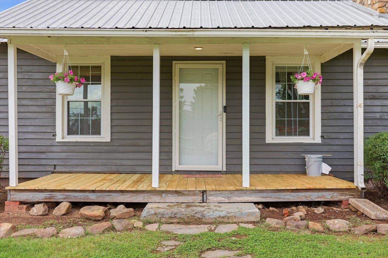 1296 NEW HOPE RD, STAUNTON, Virginia 24401, 2 Bedrooms Bedrooms, ,2 BathroomsBathrooms,Residential,1296 NEW HOPE RD,677703 MLS # 677703 1296 NEW HOPE RD, STAUNTON, Virginia 24401, 2 Bedrooms Bedrooms, ,2 BathroomsBathrooms,Residential,1296 NEW HOPE RD,677703 MLS # 677703