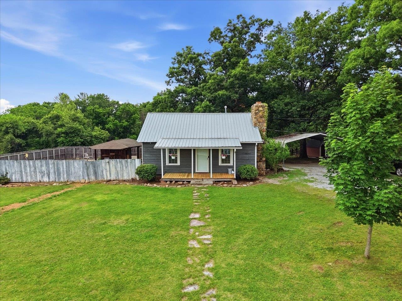 1296 NEW HOPE RD, STAUNTON, Virginia 24401, 2 Bedrooms Bedrooms, ,2 BathroomsBathrooms,Residential,1296 NEW HOPE RD,677703 MLS # 677703 1296 NEW HOPE RD, STAUNTON, Virginia 24401, 2 Bedrooms Bedrooms, ,2 BathroomsBathrooms,Residential,1296 NEW HOPE RD,677703 MLS # 677703