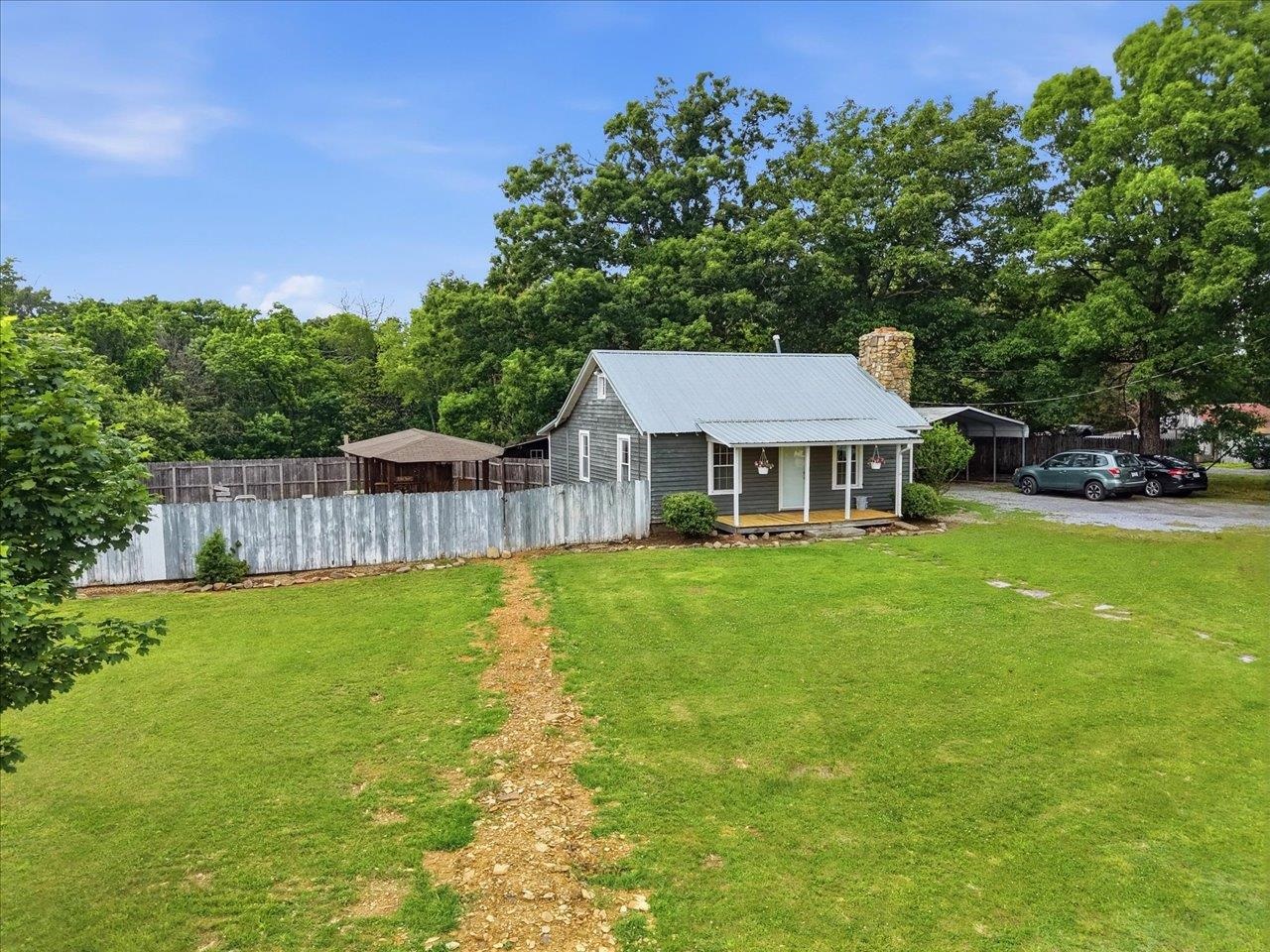 1296 NEW HOPE RD, STAUNTON, Virginia 24401, 2 Bedrooms Bedrooms, ,2 BathroomsBathrooms,Residential,1296 NEW HOPE RD,677703 MLS # 677703 1296 NEW HOPE RD, STAUNTON, Virginia 24401, 2 Bedrooms Bedrooms, ,2 BathroomsBathrooms,Residential,1296 NEW HOPE RD,677703 MLS # 677703