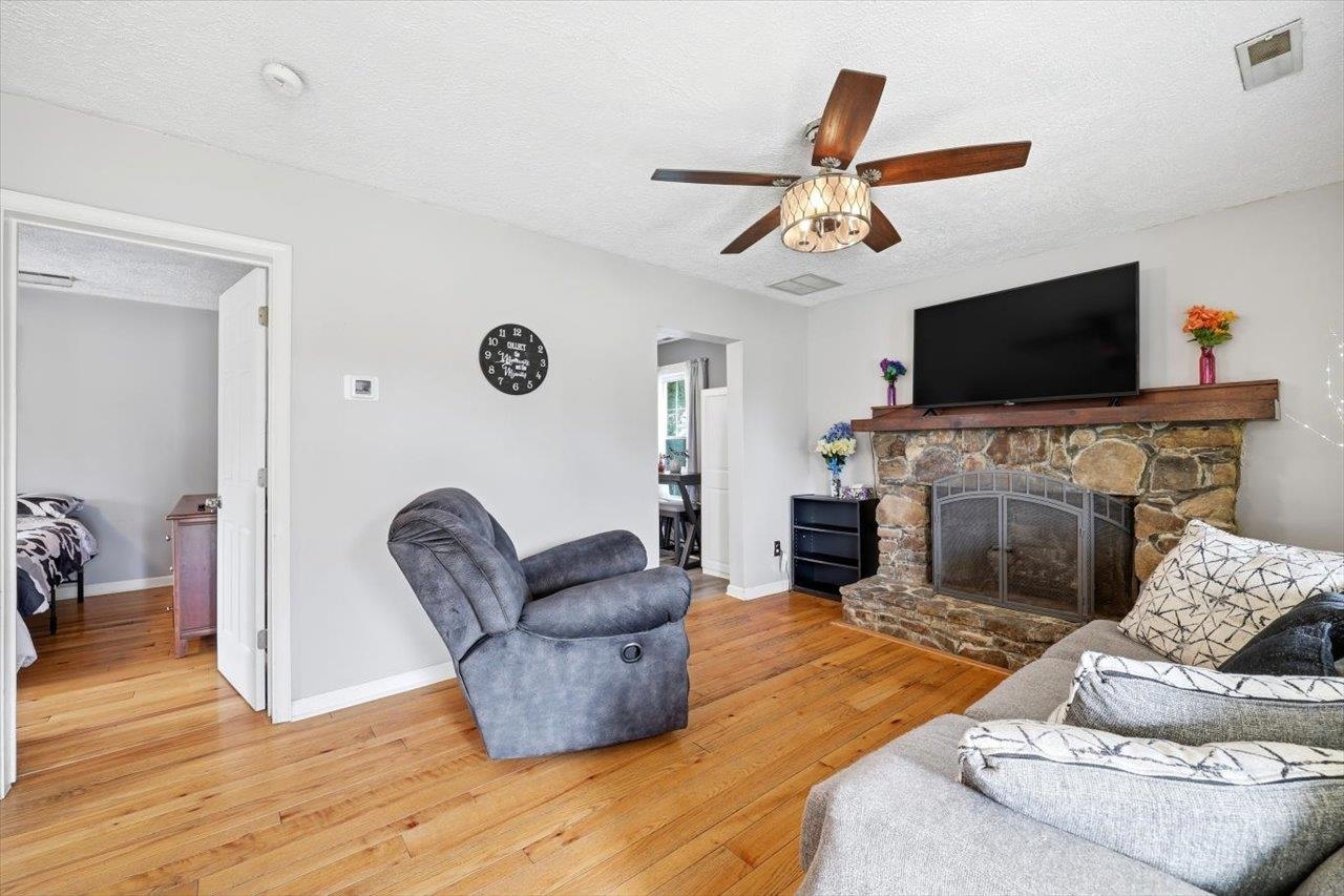 1296 NEW HOPE RD, STAUNTON, Virginia 24401, 2 Bedrooms Bedrooms, ,2 BathroomsBathrooms,Residential,1296 NEW HOPE RD,677703 MLS # 677703 1296 NEW HOPE RD, STAUNTON, Virginia 24401, 2 Bedrooms Bedrooms, ,2 BathroomsBathrooms,Residential,1296 NEW HOPE RD,677703 MLS # 677703