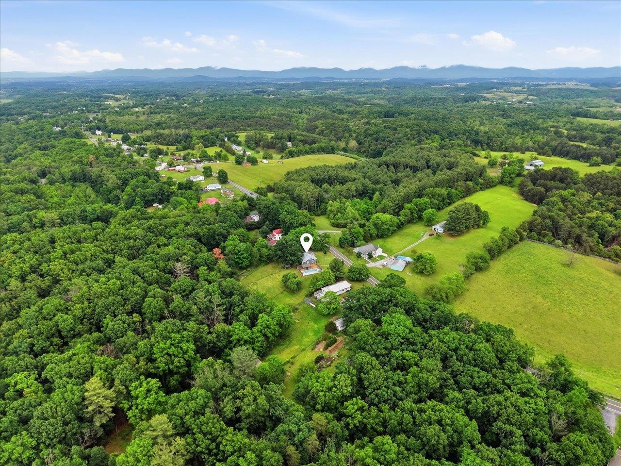 1296 NEW HOPE RD, STAUNTON, Virginia 24401, 2 Bedrooms Bedrooms, ,2 BathroomsBathrooms,Residential,1296 NEW HOPE RD,677703 MLS # 677703 1296 NEW HOPE RD, STAUNTON, Virginia 24401, 2 Bedrooms Bedrooms, ,2 BathroomsBathrooms,Residential,1296 NEW HOPE RD,677703 MLS # 677703