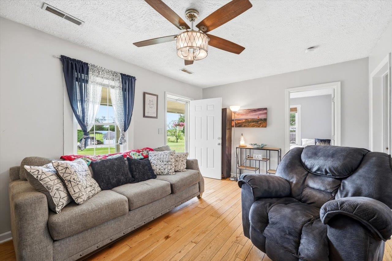1296 NEW HOPE RD, STAUNTON, Virginia 24401, 2 Bedrooms Bedrooms, ,2 BathroomsBathrooms,Residential,1296 NEW HOPE RD,677703 MLS # 677703 1296 NEW HOPE RD, STAUNTON, Virginia 24401, 2 Bedrooms Bedrooms, ,2 BathroomsBathrooms,Residential,1296 NEW HOPE RD,677703 MLS # 677703
